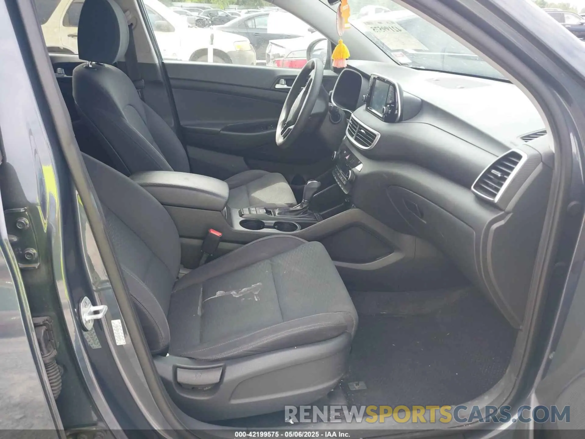 5 Photograph of a damaged car KM8J33AL9KU949771 HYUNDAI TUCSON 2019