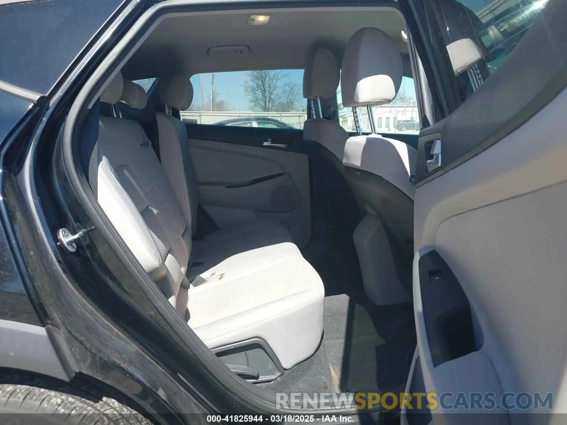 8 Photograph of a damaged car KM8J3CA44KU029796 HYUNDAI TUCSON 2019