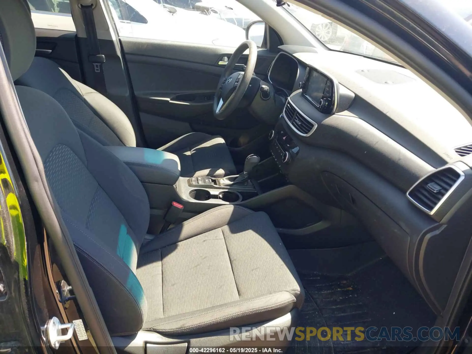 5 Photograph of a damaged car KM8J3CA46KU935335 HYUNDAI TUCSON 2019