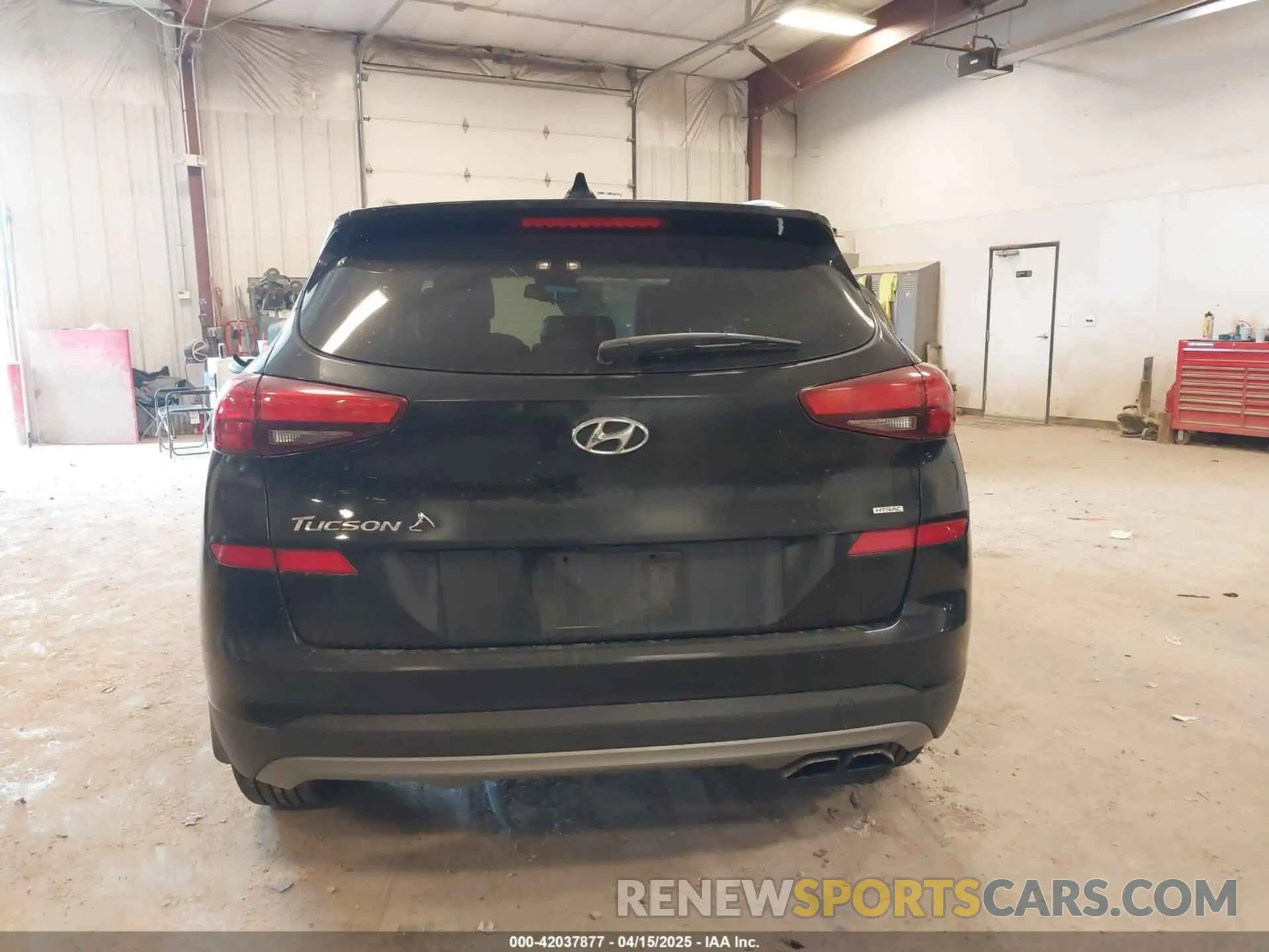 17 Photograph of a damaged car KM8J3CAL6KU932121 HYUNDAI TUCSON 2019