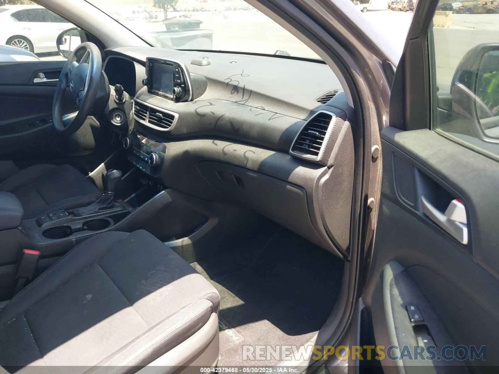 5 Photograph of a damaged car KM8J2CA45LU161809 HYUNDAI TUCSON 2020