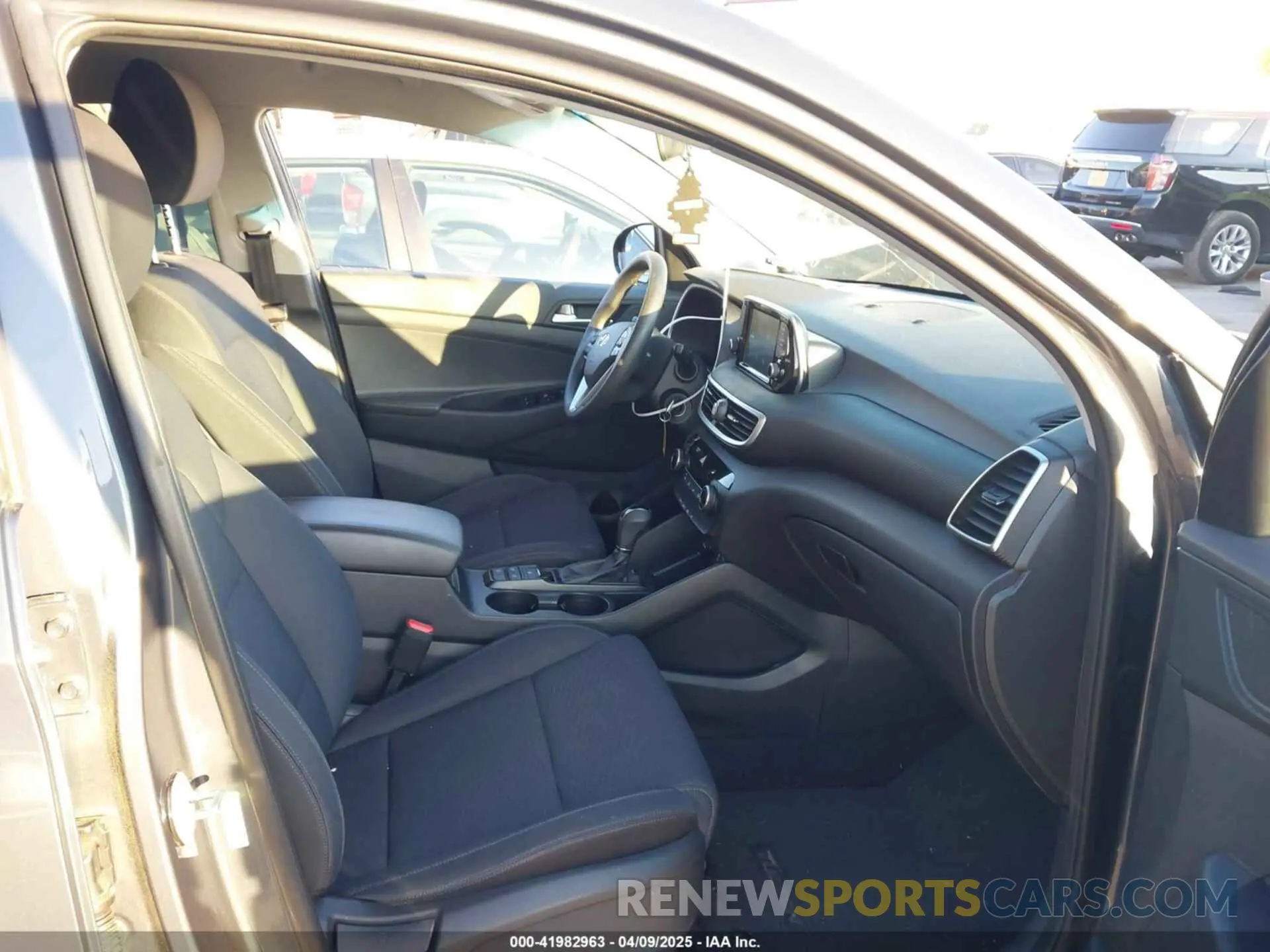 5 Photograph of a damaged car KM8J2CA48LU162243 HYUNDAI TUCSON 2020