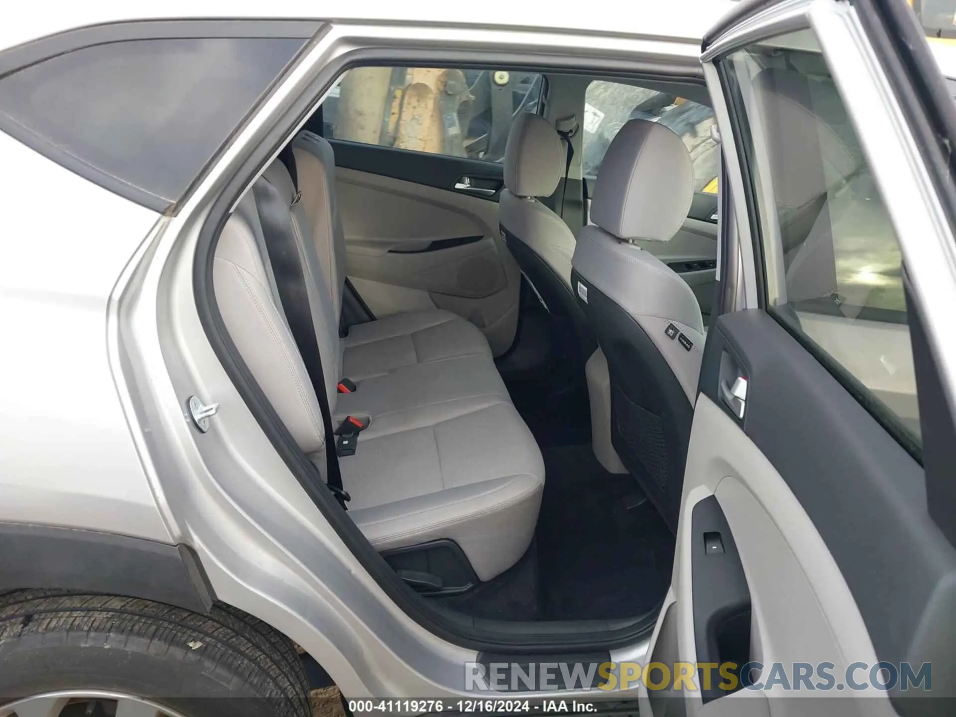 8 Photograph of a damaged car KM8J2CA49LU134791 HYUNDAI TUCSON 2020