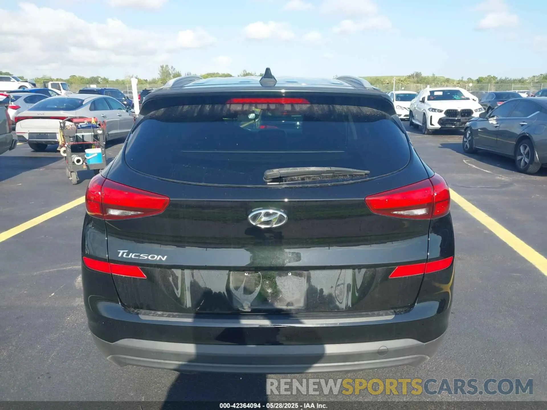 17 Photograph of a damaged car KM8J33A40LU233903 HYUNDAI TUCSON 2020