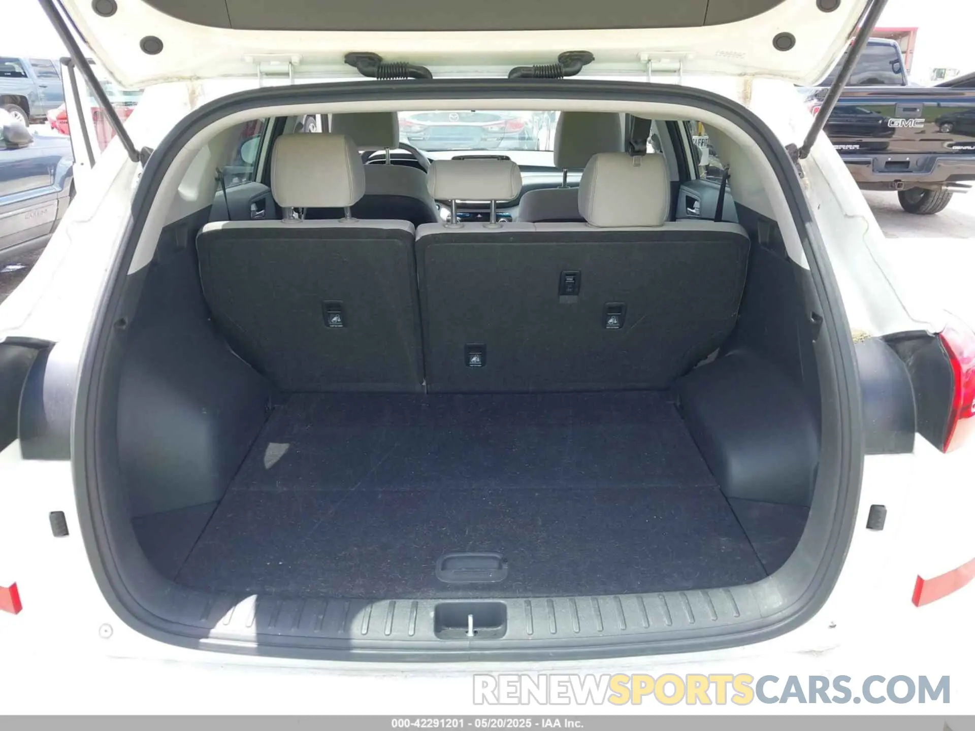 17 Photograph of a damaged car KM8J33A45LU114065 HYUNDAI TUCSON 2020