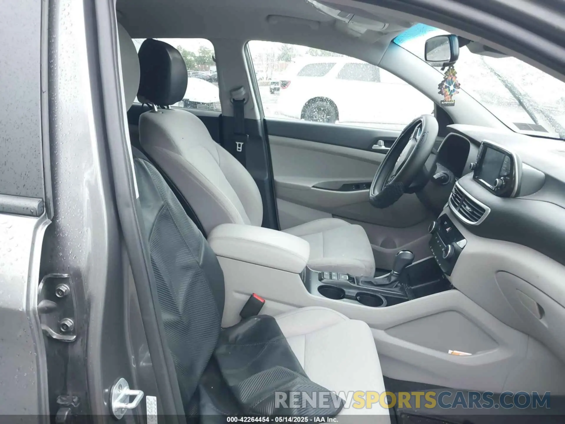 5 Photograph of a damaged car KM8J3CA44LU188674 HYUNDAI TUCSON 2020