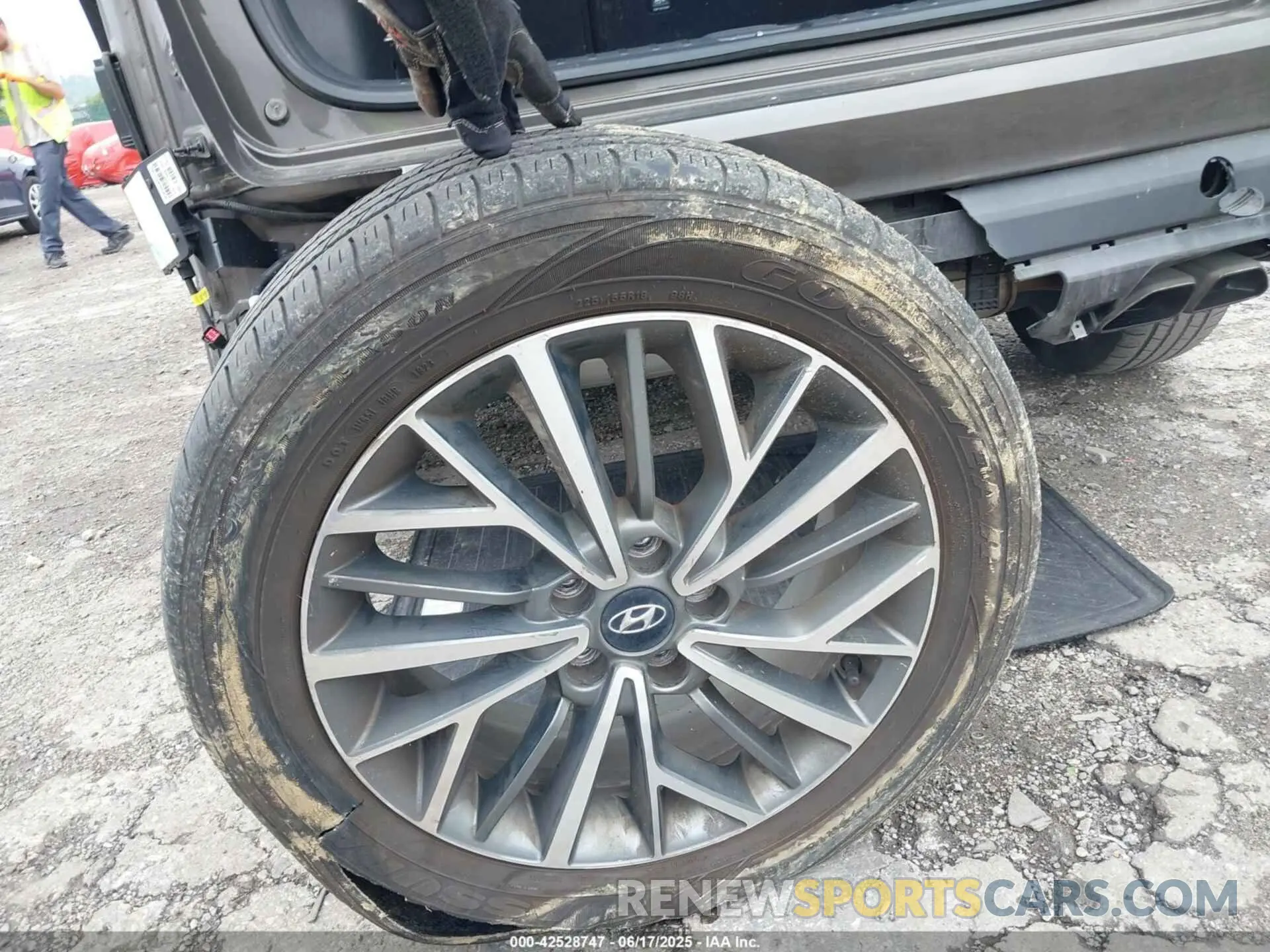 12 Photograph of a damaged car KM8J3CAL2LU200876 HYUNDAI TUCSON 2020