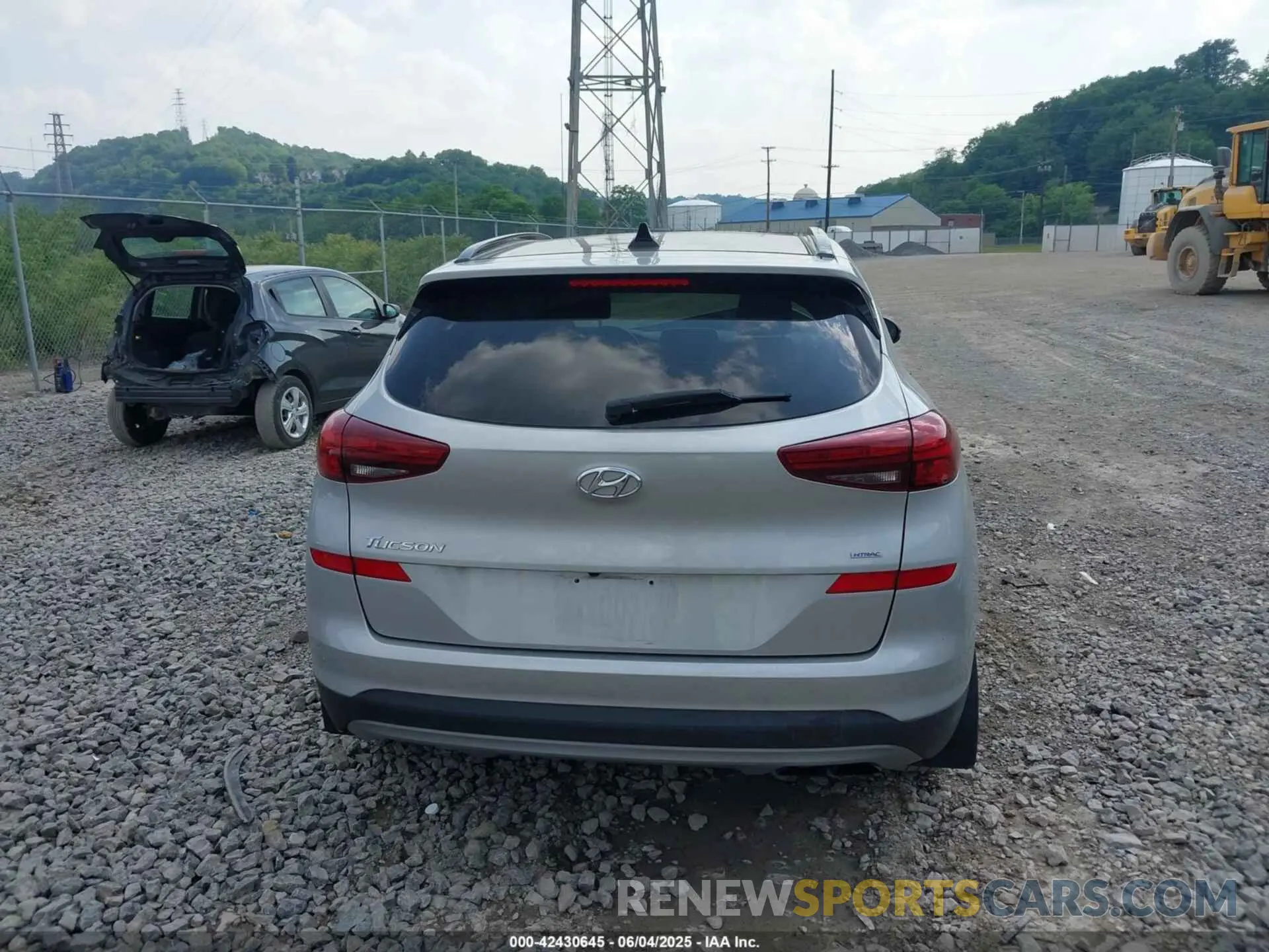 17 Photograph of a damaged car KM8J3CAL5LU194927 HYUNDAI TUCSON 2020