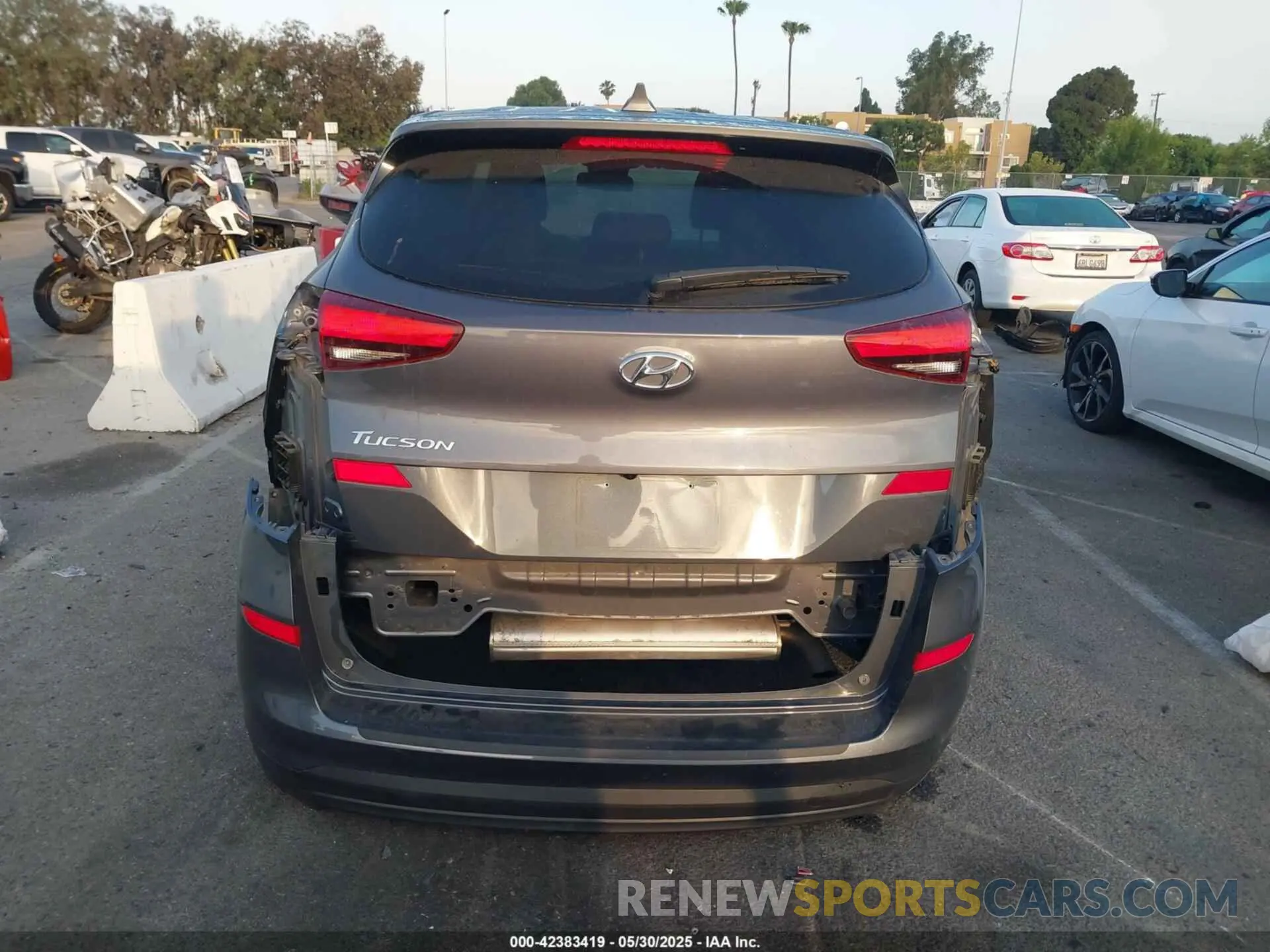 17 Photograph of a damaged car KM8J23A42MU295632 HYUNDAI TUCSON 2021