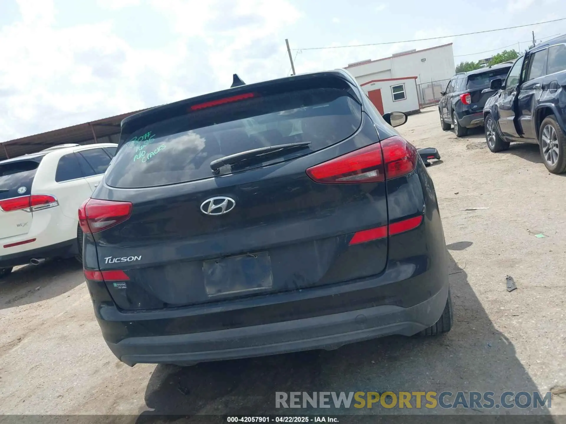 17 Photograph of a damaged car KM8J23A49MU404586 HYUNDAI TUCSON 2021
