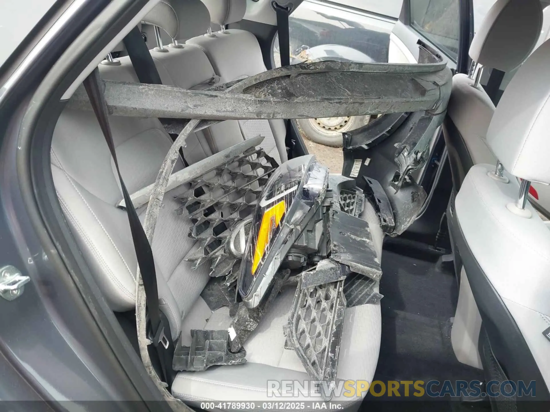 12 Photograph of a damaged car KM8J2CA45MU373000 HYUNDAI TUCSON 2021