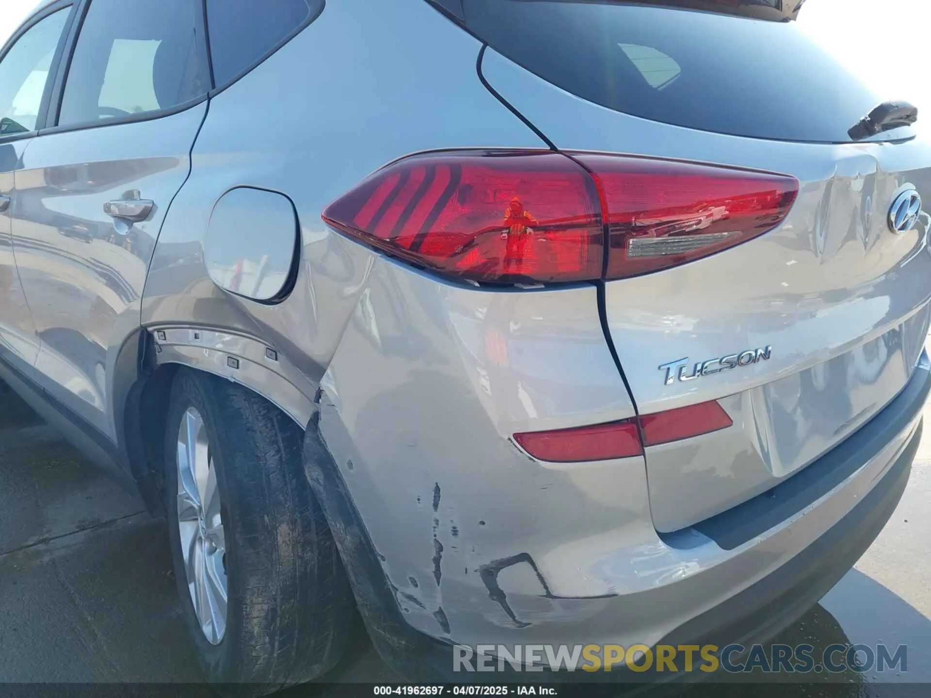 18 Photograph of a damaged car KM8J33A43MU375471 HYUNDAI TUCSON 2021