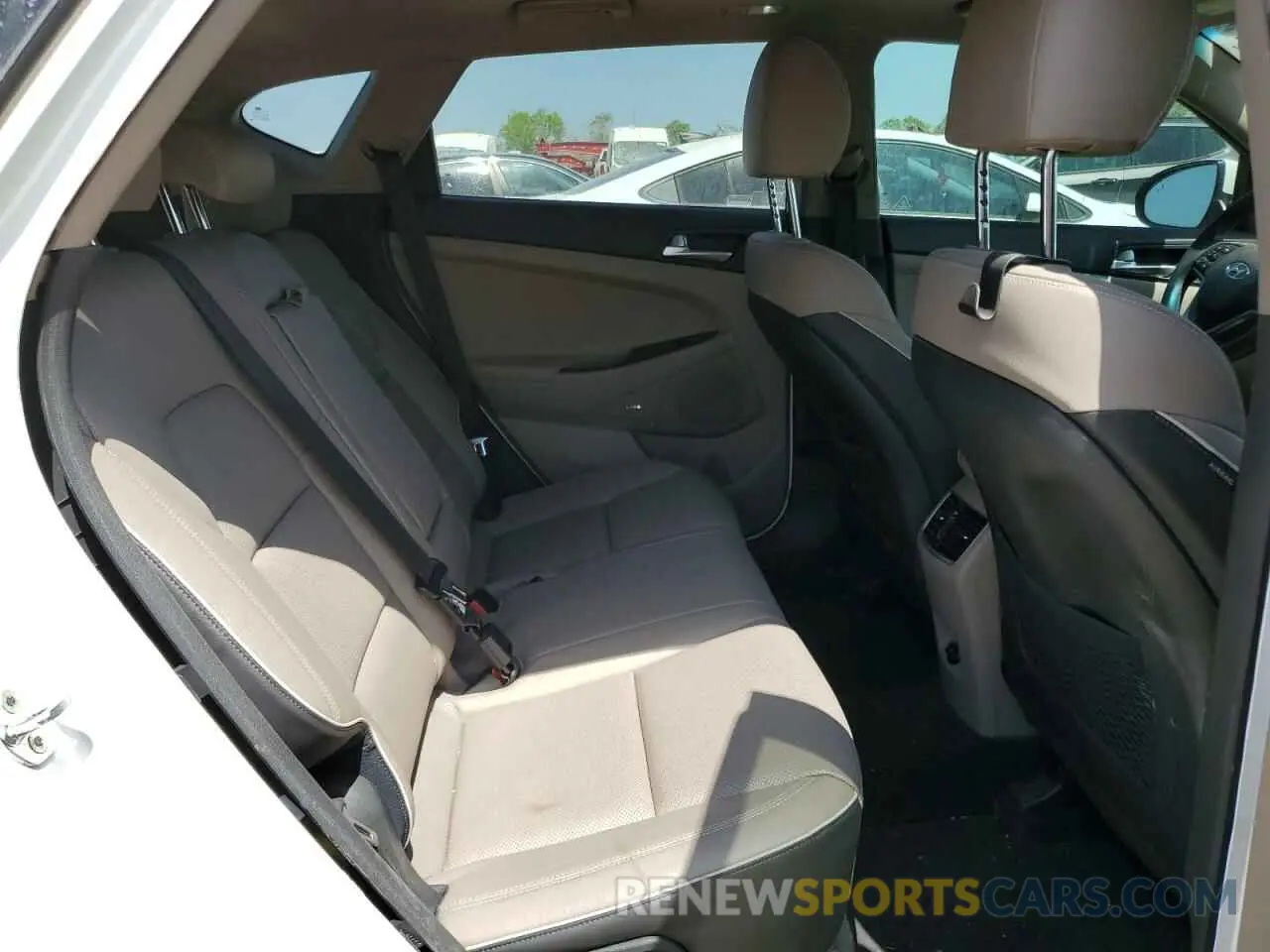 10 Photograph of a damaged car KM8J33AL9MU304931 HYUNDAI TUCSON 2021