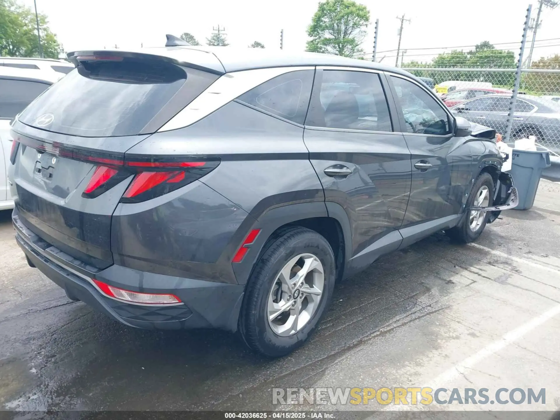 4 Photograph of a damaged car 5NMJA3AE0NH057030 HYUNDAI TUCSON 2022