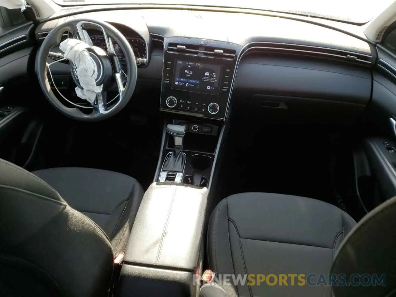 8 Photograph of a damaged car 5NMJA3AE1NH005308 HYUNDAI TUCSON 2022