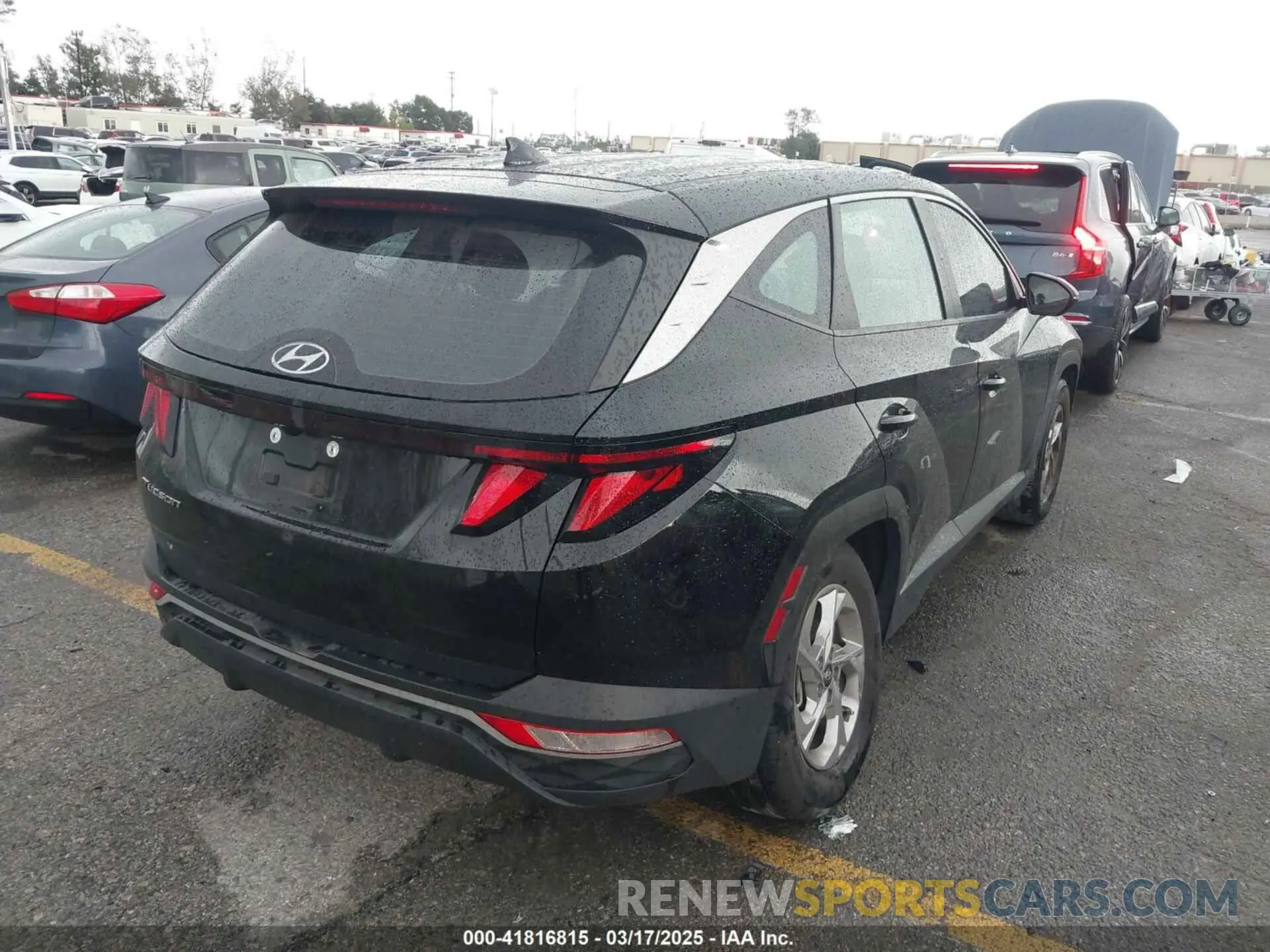 4 Photograph of a damaged car 5NMJA3AE1NH061104 HYUNDAI TUCSON 2022
