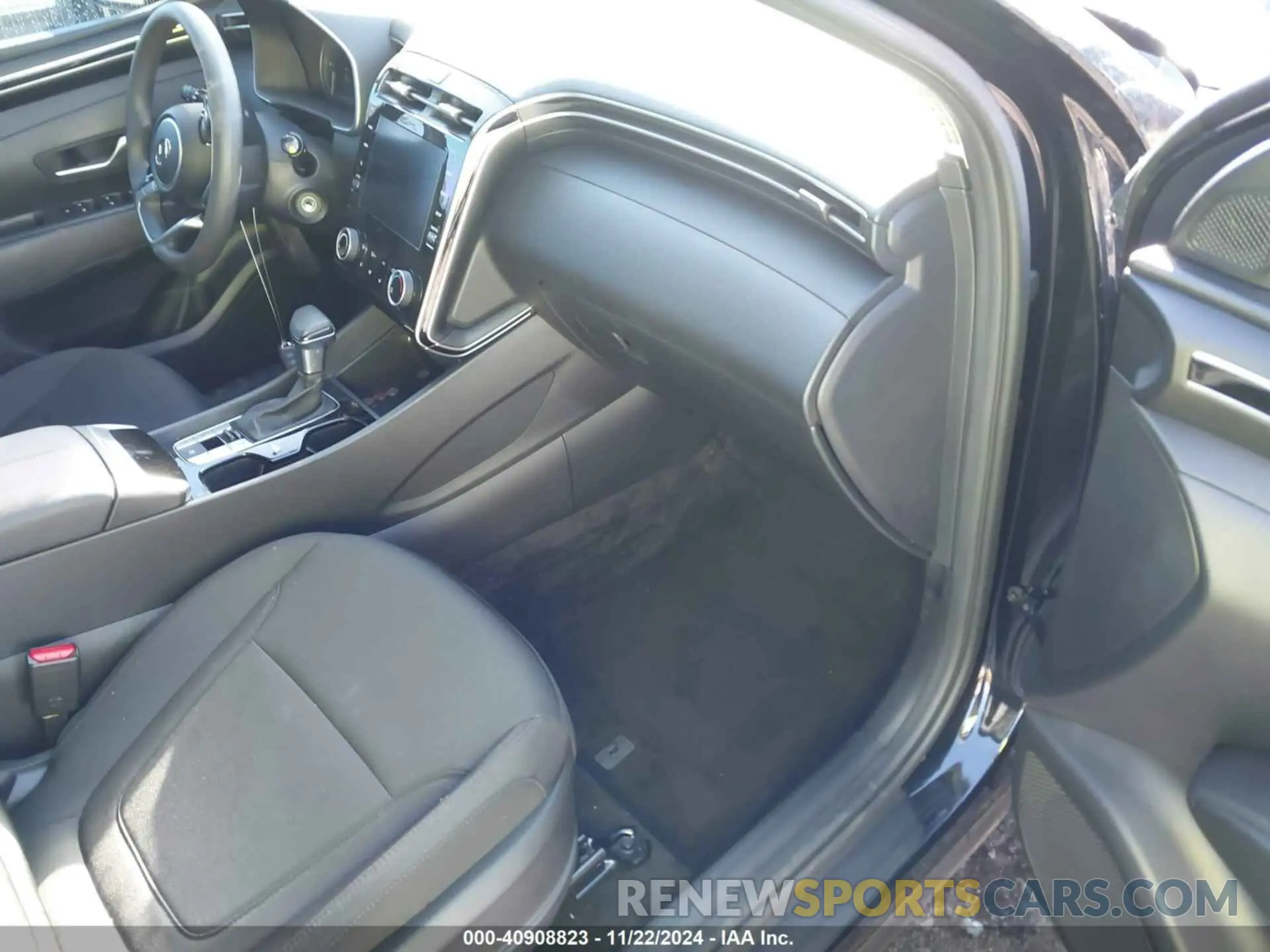 5 Photograph of a damaged car 5NMJA3AE2NH079952 HYUNDAI TUCSON 2022