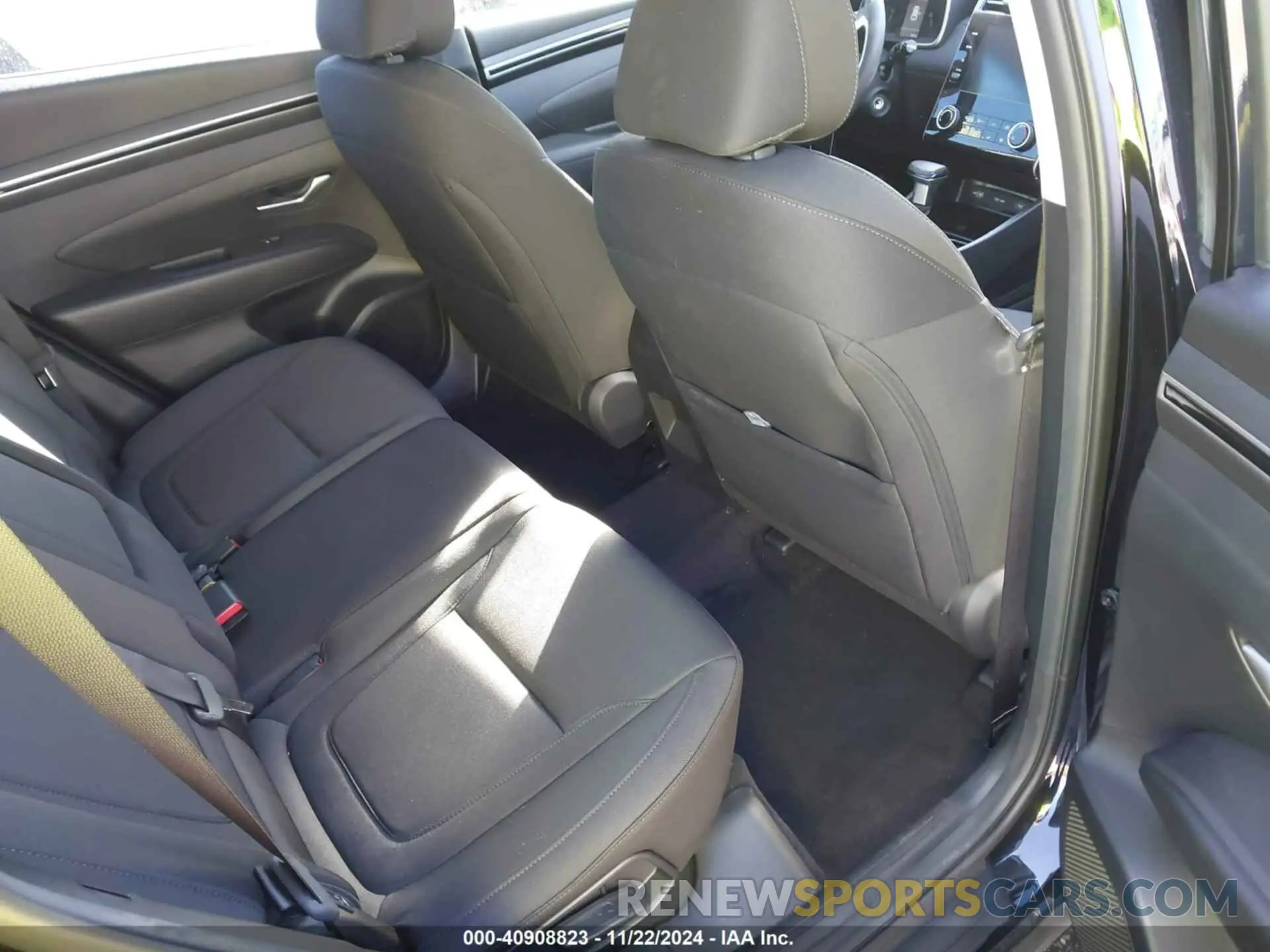 8 Photograph of a damaged car 5NMJA3AE2NH079952 HYUNDAI TUCSON 2022