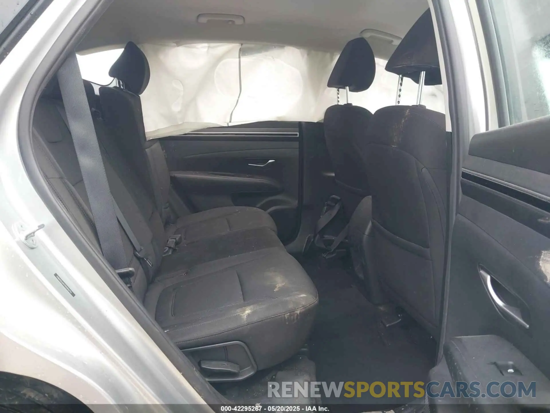 8 Photograph of a damaged car 5NMJA3AE5NH014755 HYUNDAI TUCSON 2022