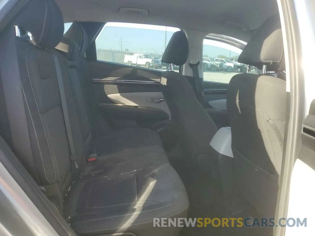 11 Photograph of a damaged car 5NMJA3AE6NH026428 HYUNDAI TUCSON 2022