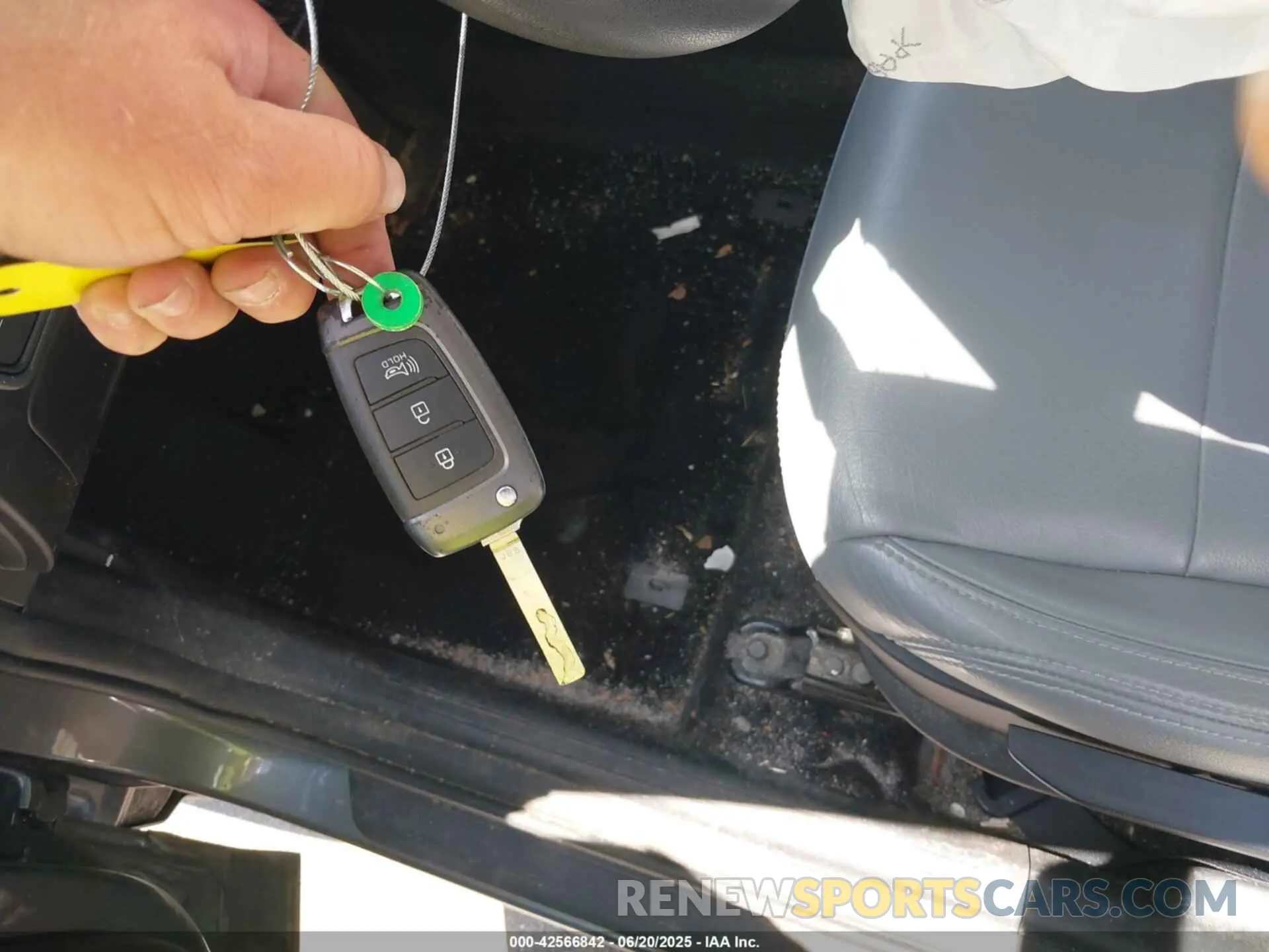 11 Photograph of a damaged car 5NMJA3AE6NH056609 HYUNDAI TUCSON 2022