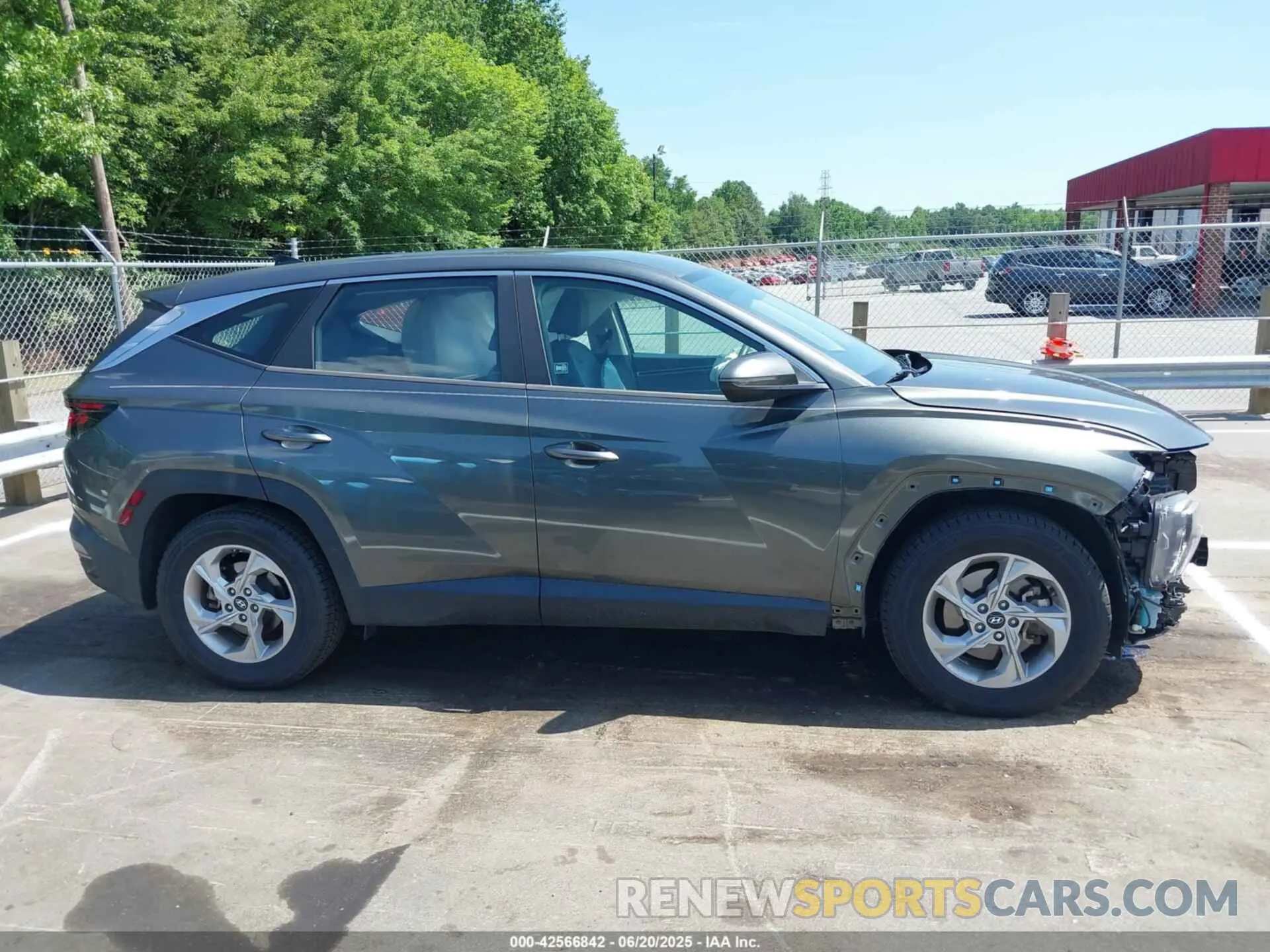 14 Photograph of a damaged car 5NMJA3AE6NH056609 HYUNDAI TUCSON 2022