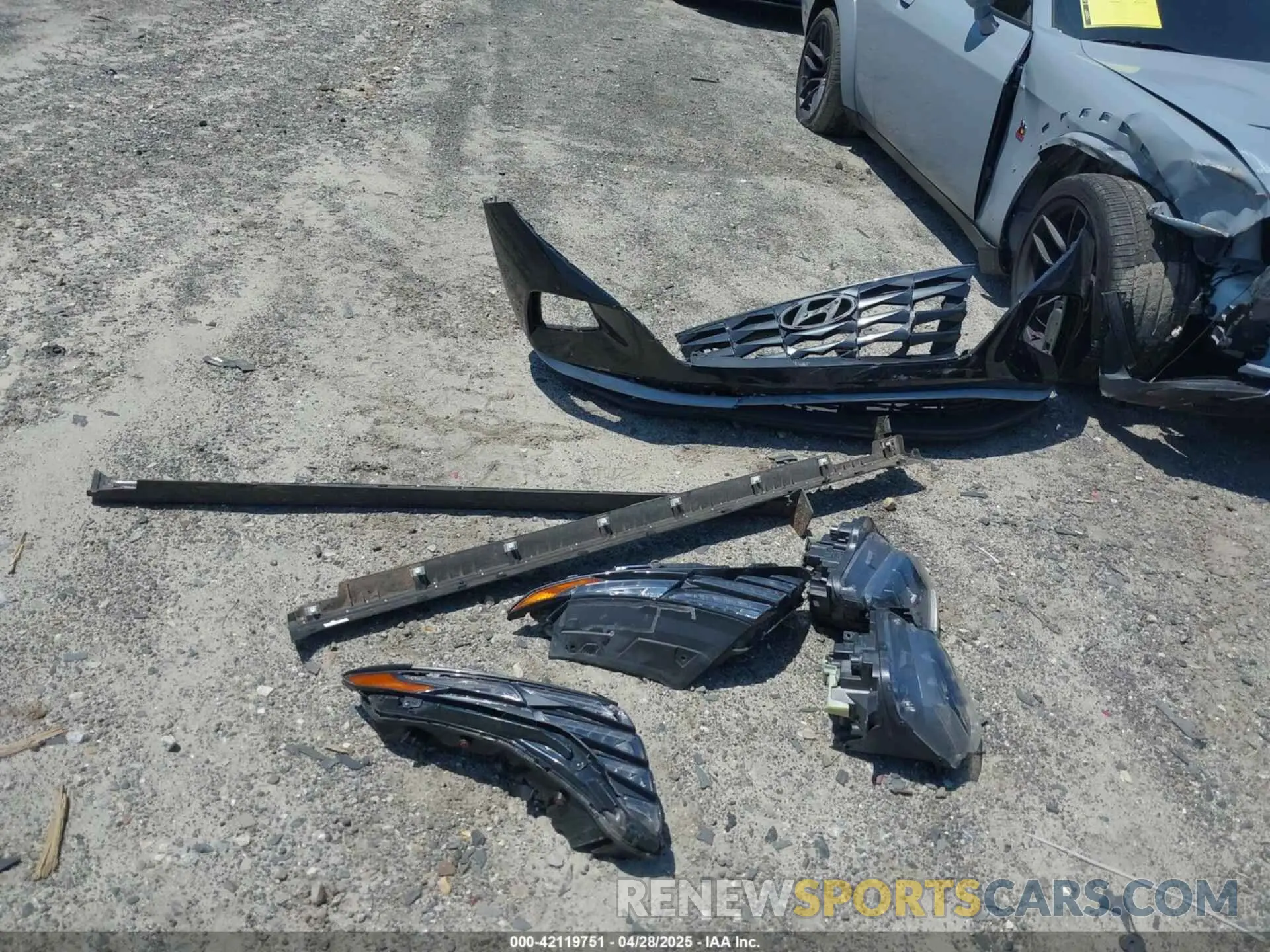 12 Photograph of a damaged car 5NMJA3AE6NH070008 HYUNDAI TUCSON 2022
