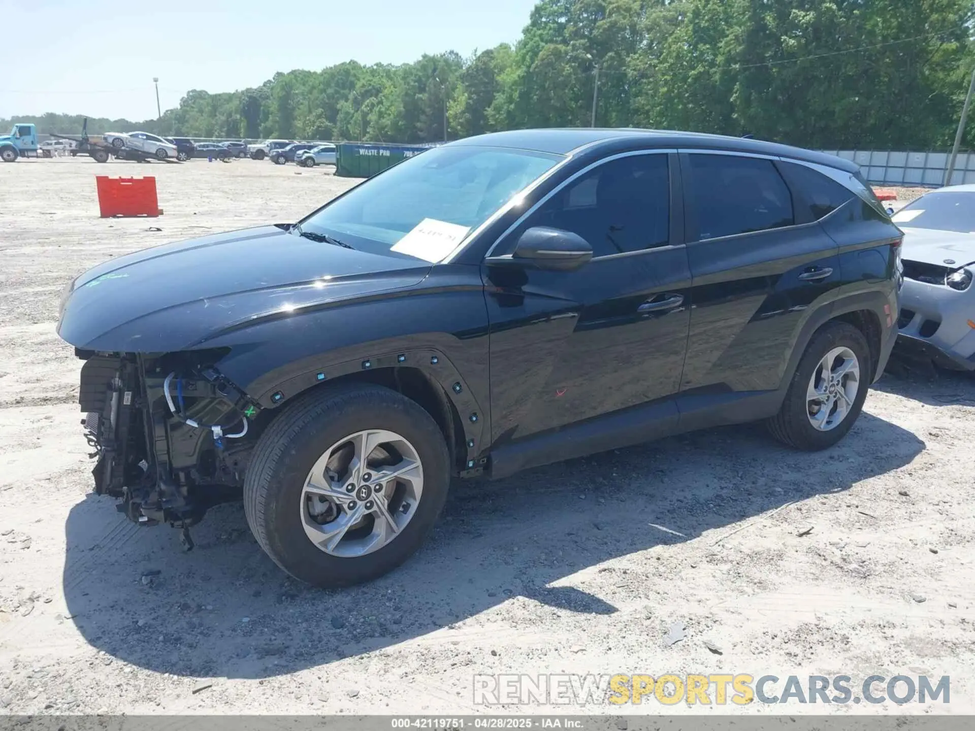 2 Photograph of a damaged car 5NMJA3AE6NH070008 HYUNDAI TUCSON 2022