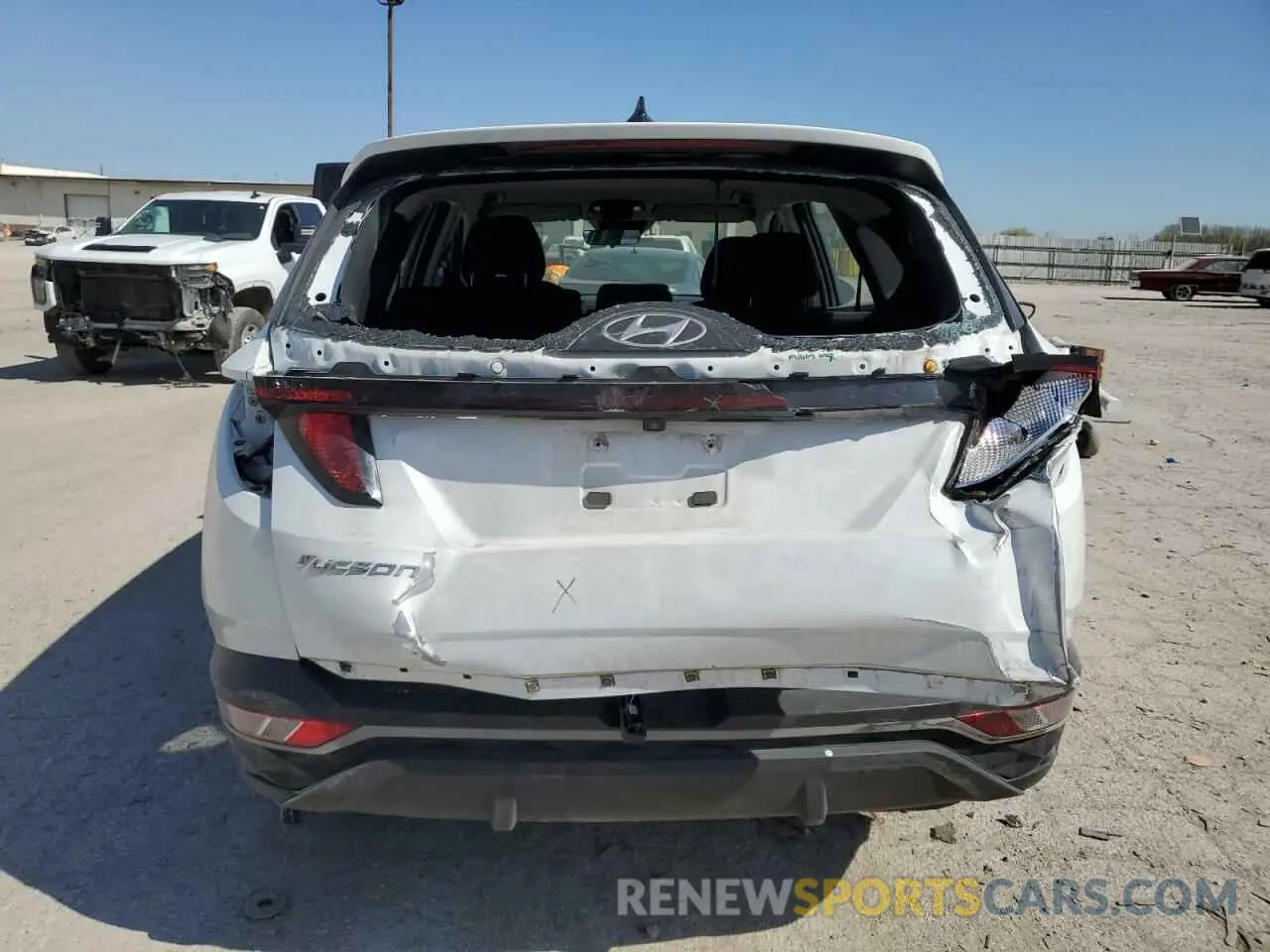 6 Photograph of a damaged car 5NMJA3AE7NH010254 HYUNDAI TUCSON 2022
