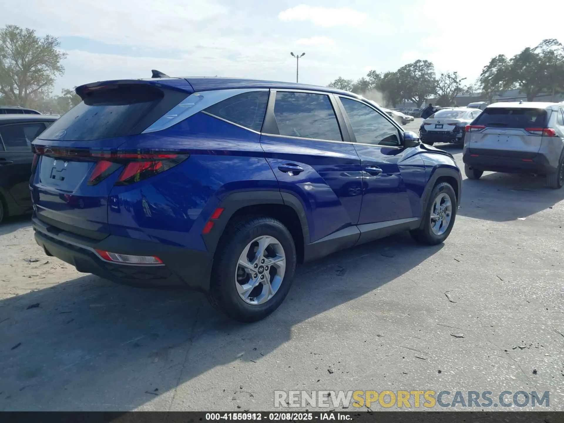 4 Photograph of a damaged car 5NMJA3AE8NH054070 HYUNDAI TUCSON 2022