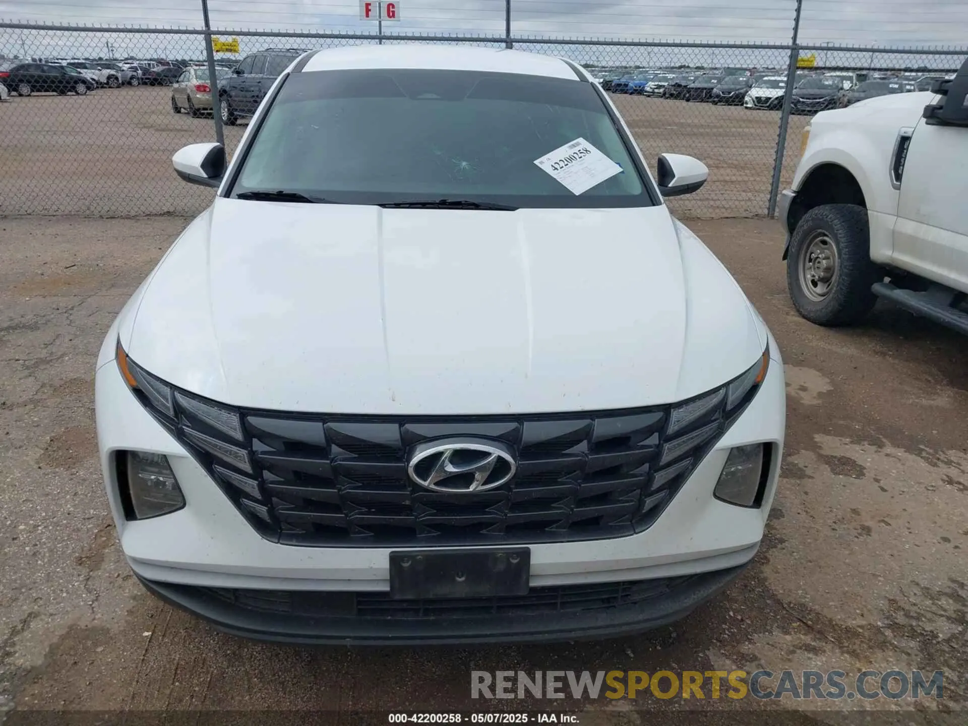 12 Photograph of a damaged car 5NMJA3AE9NH005766 HYUNDAI TUCSON 2022