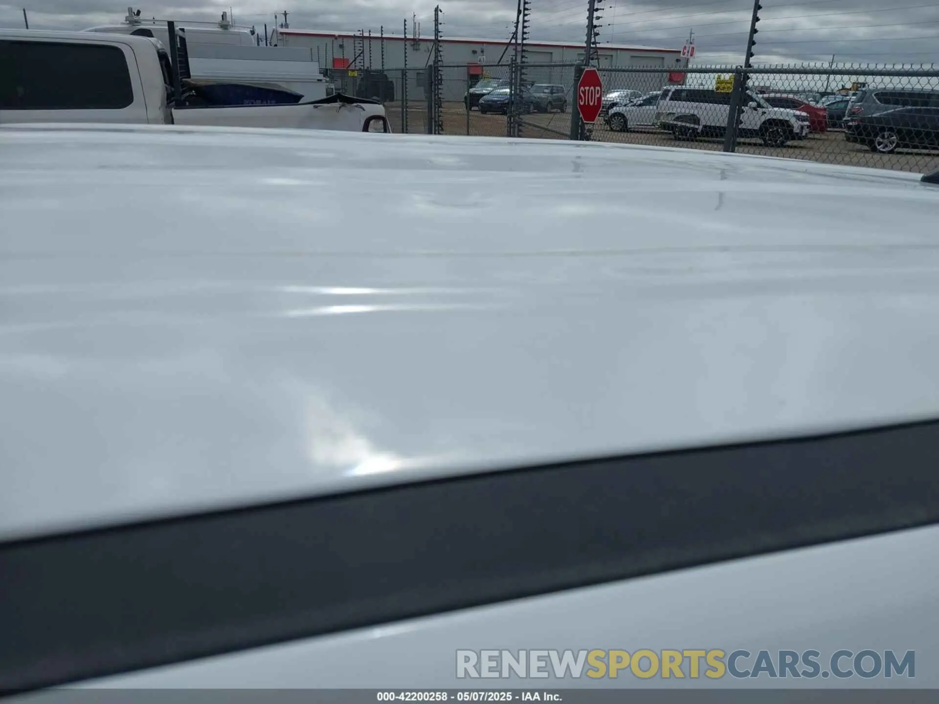 17 Photograph of a damaged car 5NMJA3AE9NH005766 HYUNDAI TUCSON 2022