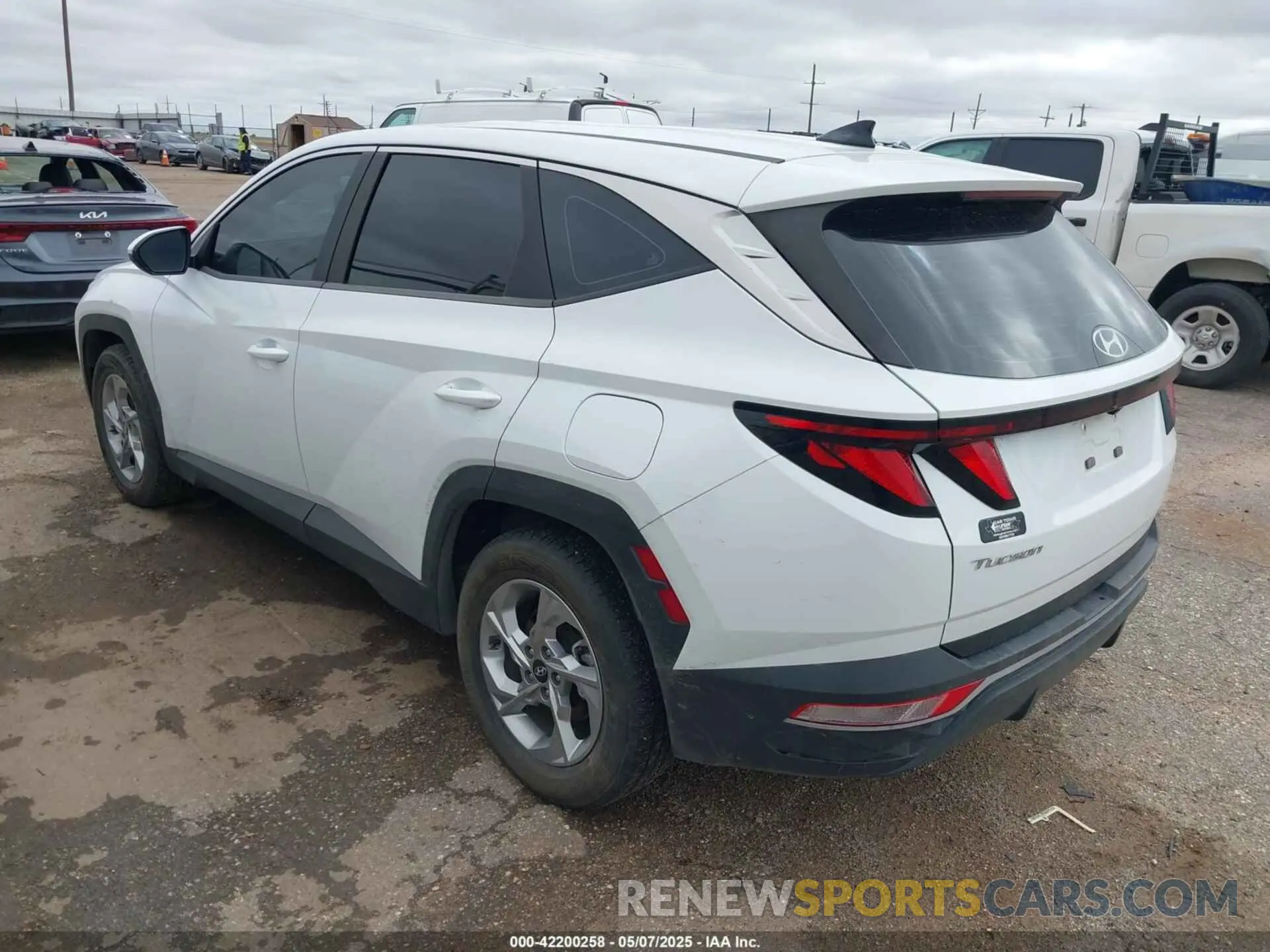 3 Photograph of a damaged car 5NMJA3AE9NH005766 HYUNDAI TUCSON 2022