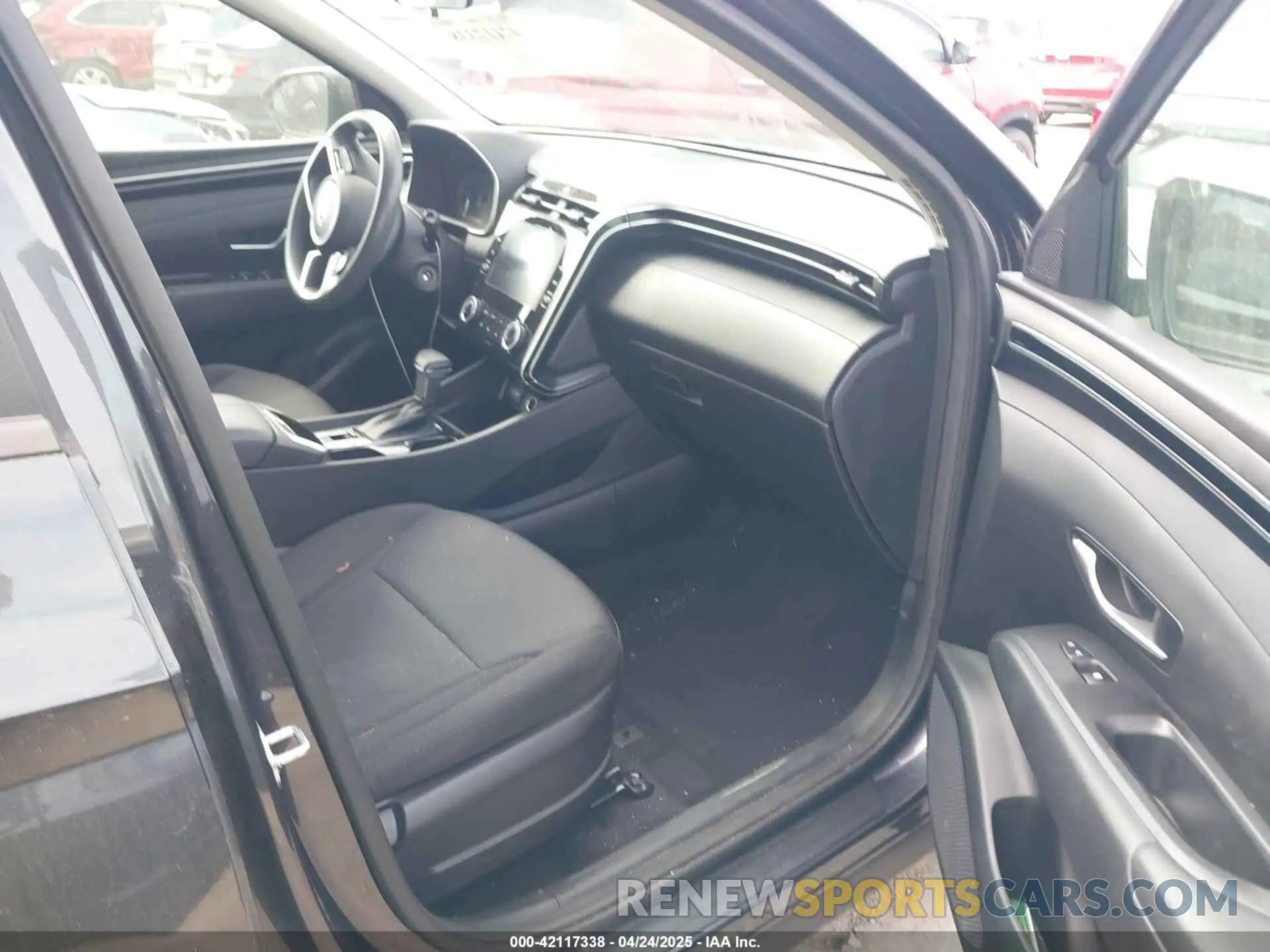 5 Photograph of a damaged car 5NMJA3AE9NH007081 HYUNDAI TUCSON 2022