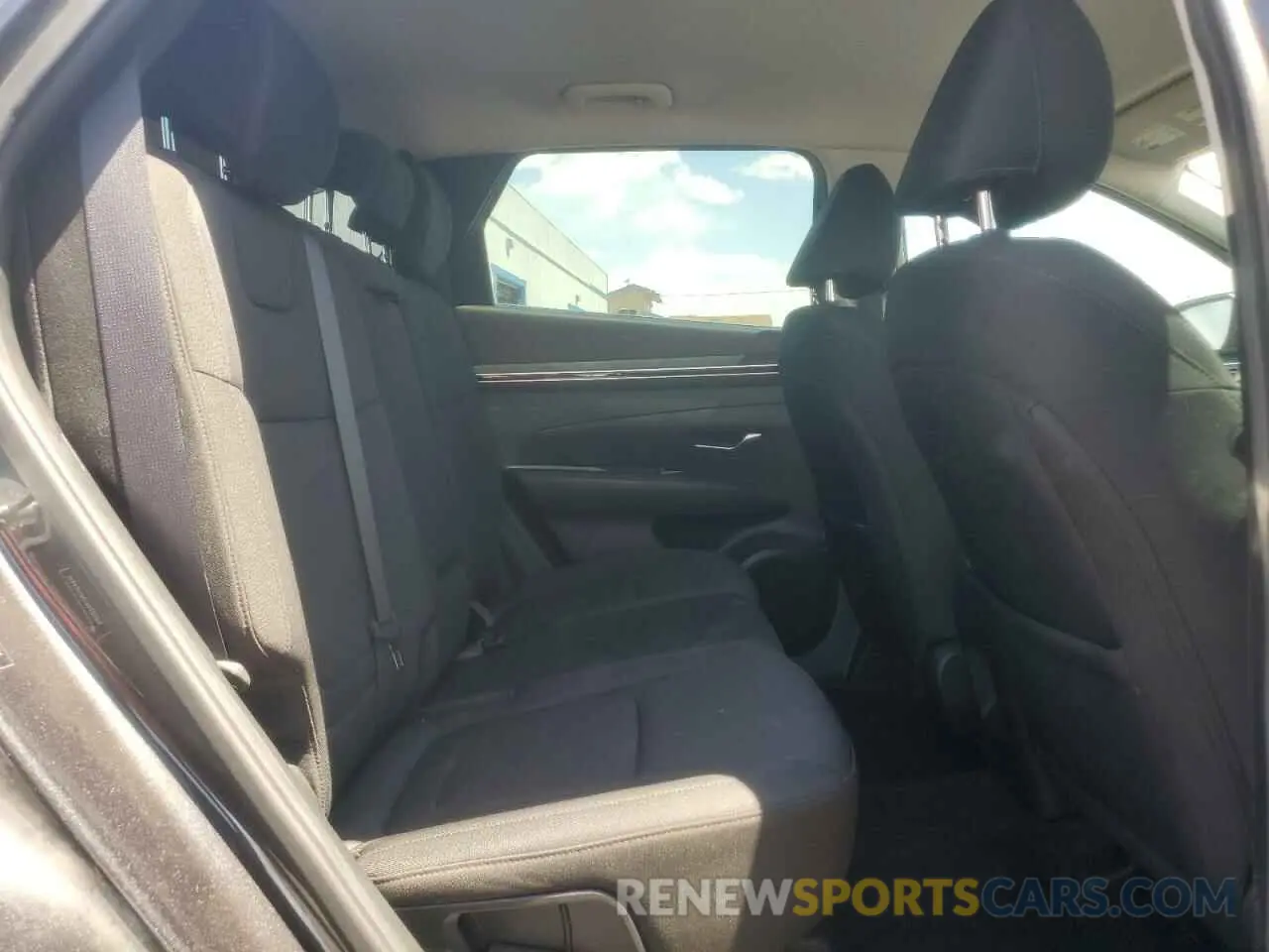 11 Photograph of a damaged car 5NMJA3AE9NH085294 HYUNDAI TUCSON 2022