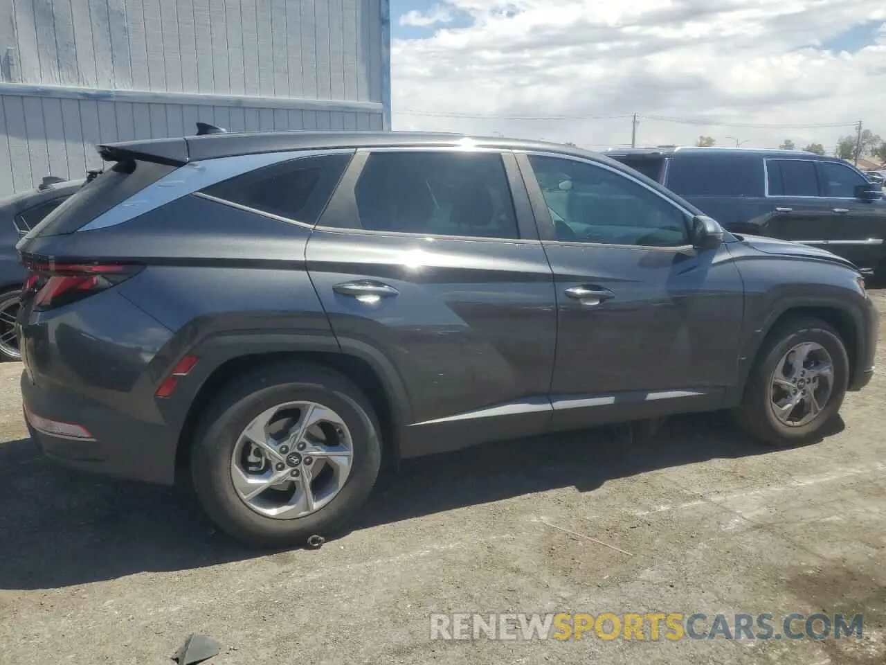 3 Photograph of a damaged car 5NMJA3AE9NH085294 HYUNDAI TUCSON 2022