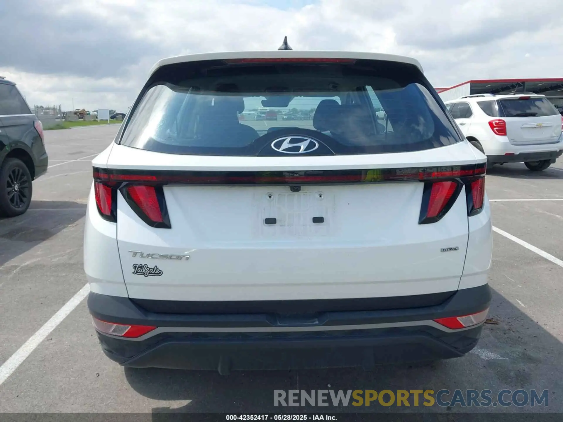 16 Photograph of a damaged car 5NMJACAE1NH079814 HYUNDAI TUCSON 2022