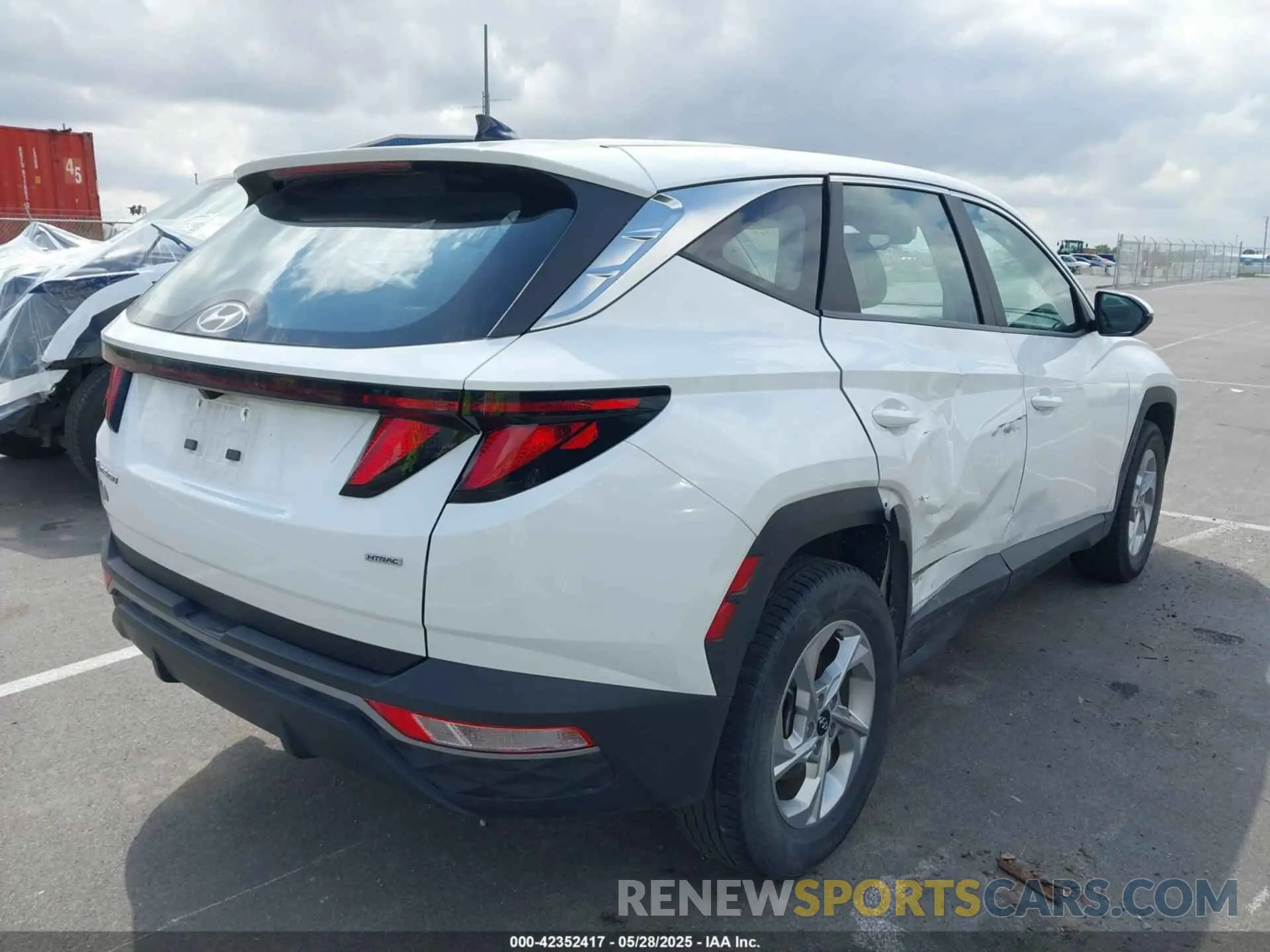 4 Photograph of a damaged car 5NMJACAE1NH079814 HYUNDAI TUCSON 2022