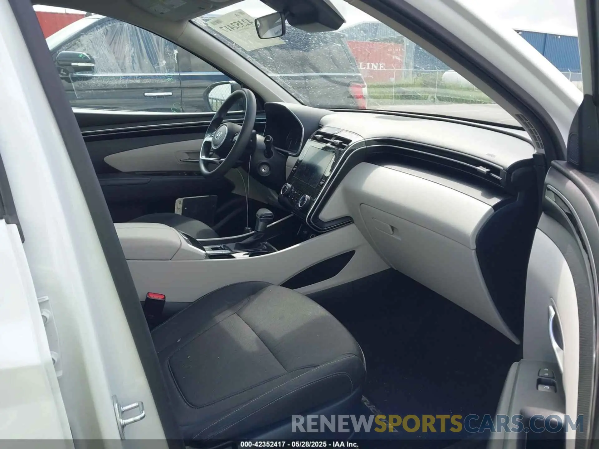 5 Photograph of a damaged car 5NMJACAE1NH079814 HYUNDAI TUCSON 2022