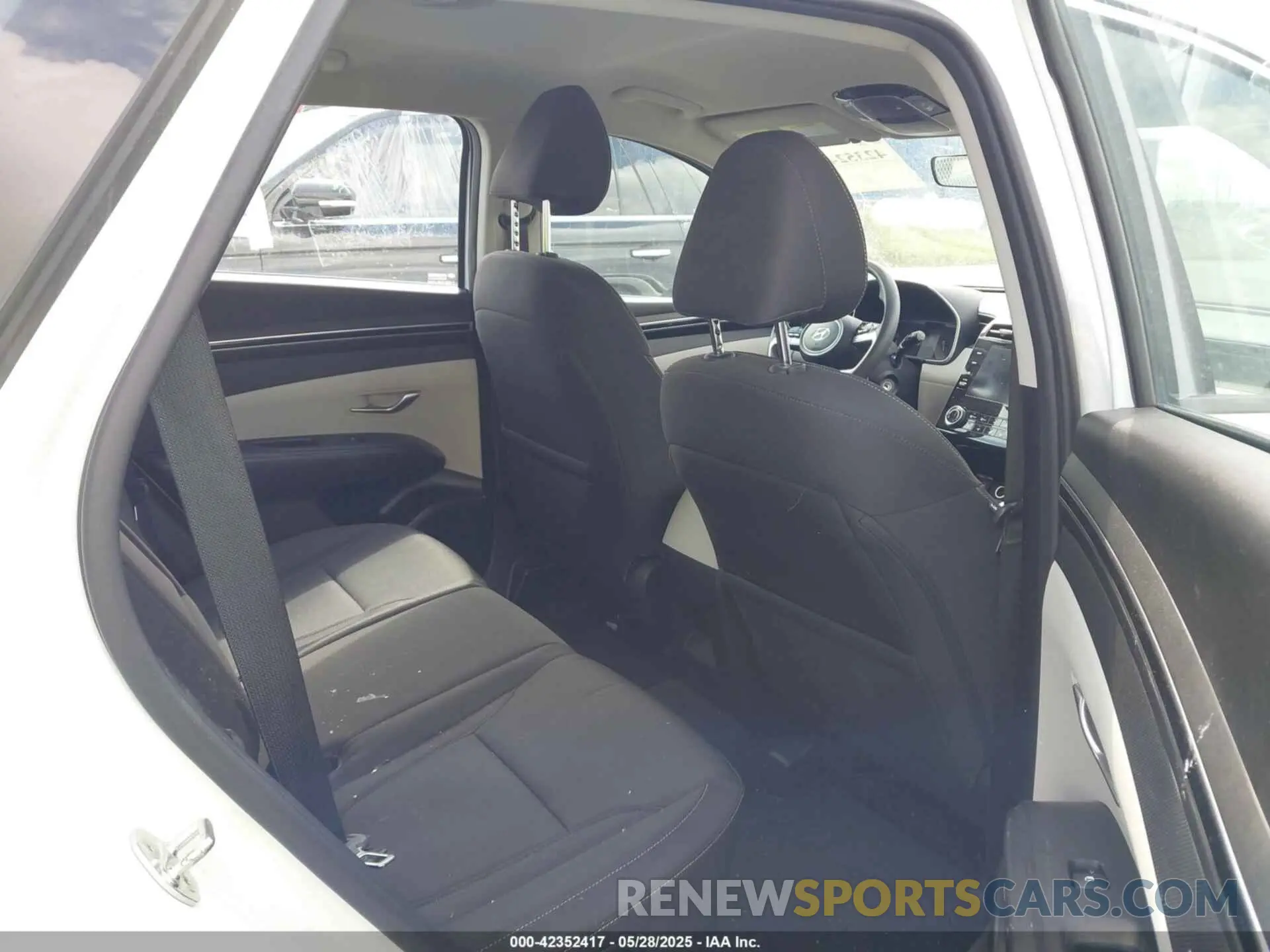 8 Photograph of a damaged car 5NMJACAE1NH079814 HYUNDAI TUCSON 2022