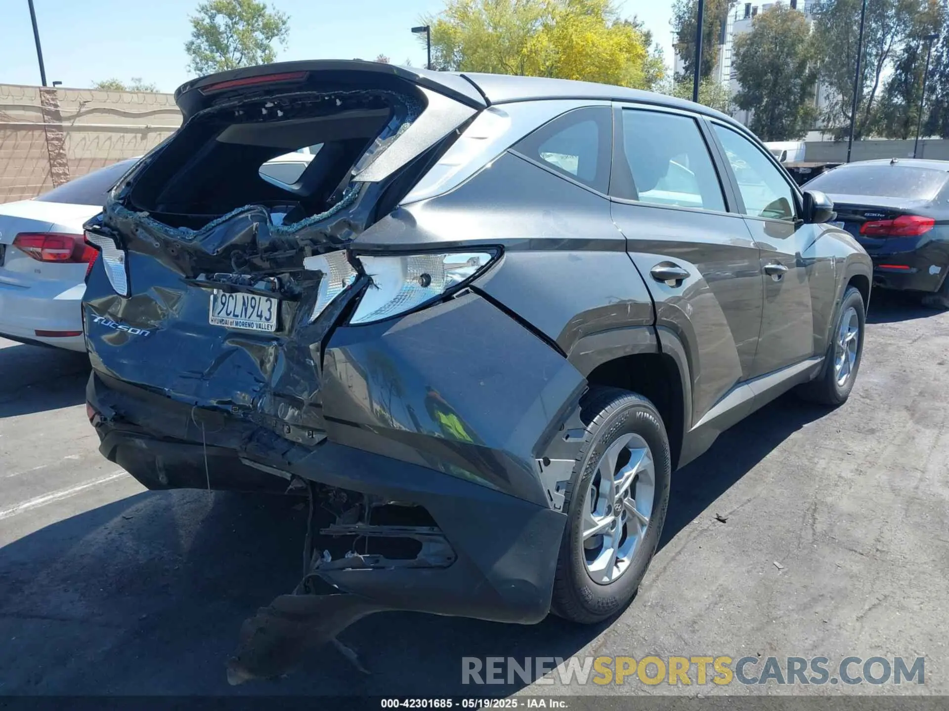4 Photograph of a damaged car 5NMJACAE1NH143897 HYUNDAI TUCSON 2022