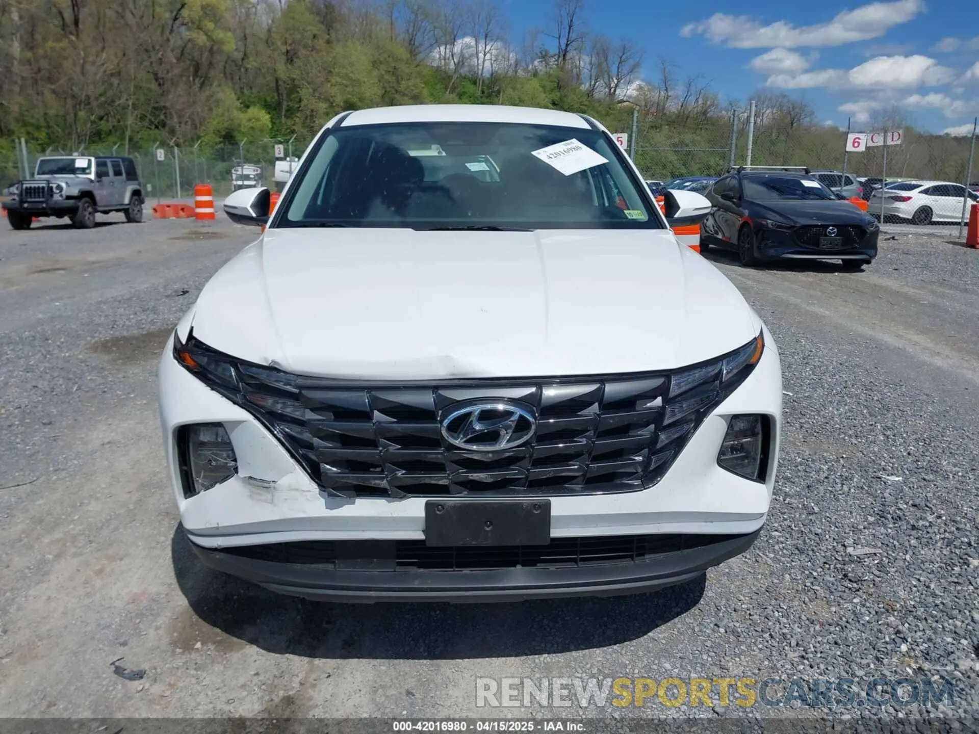 12 Photograph of a damaged car 5NMJACAE4NH053207 HYUNDAI TUCSON 2022