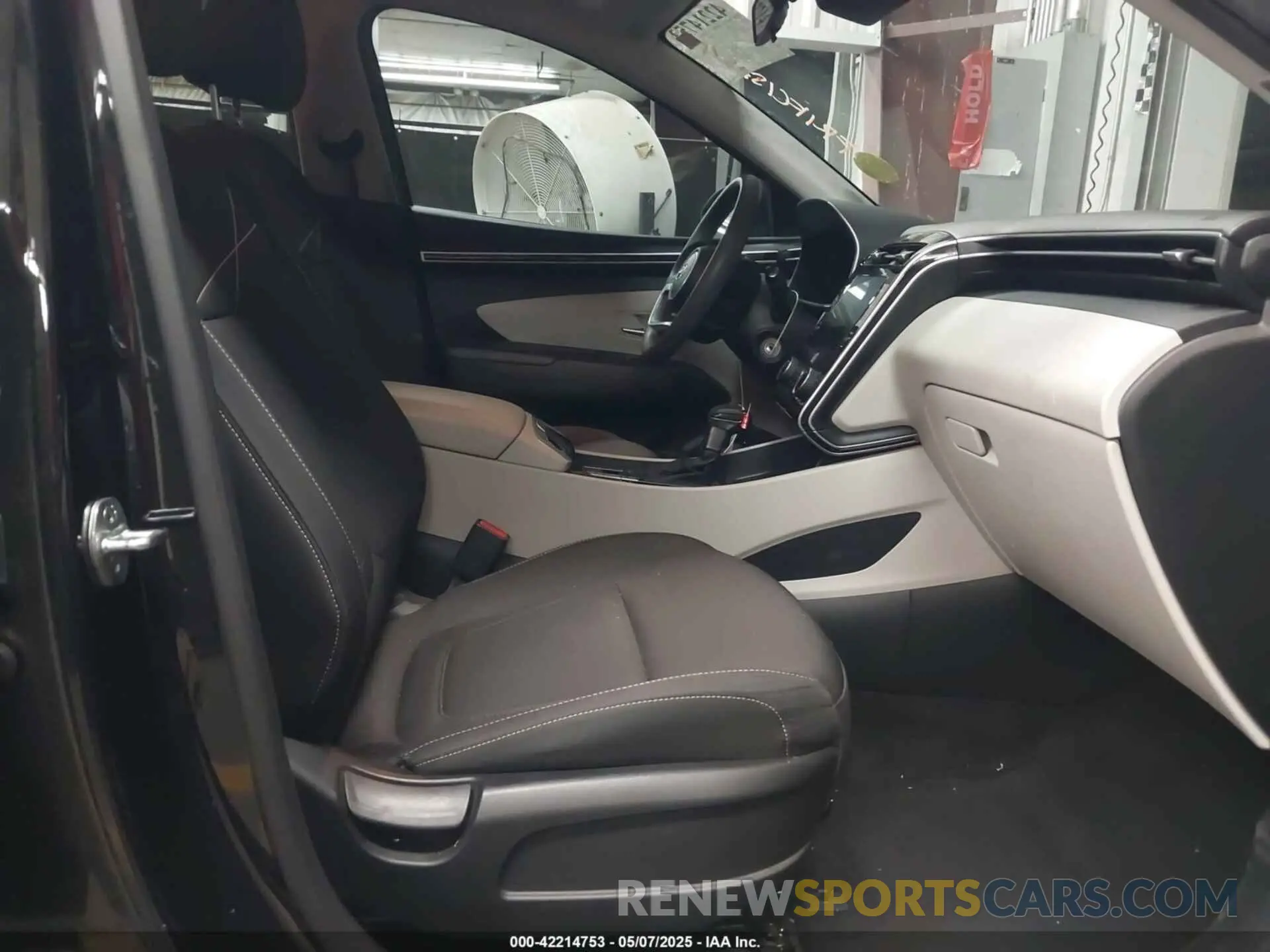 5 Photograph of a damaged car 5NMJACAE4NH068466 HYUNDAI TUCSON 2022