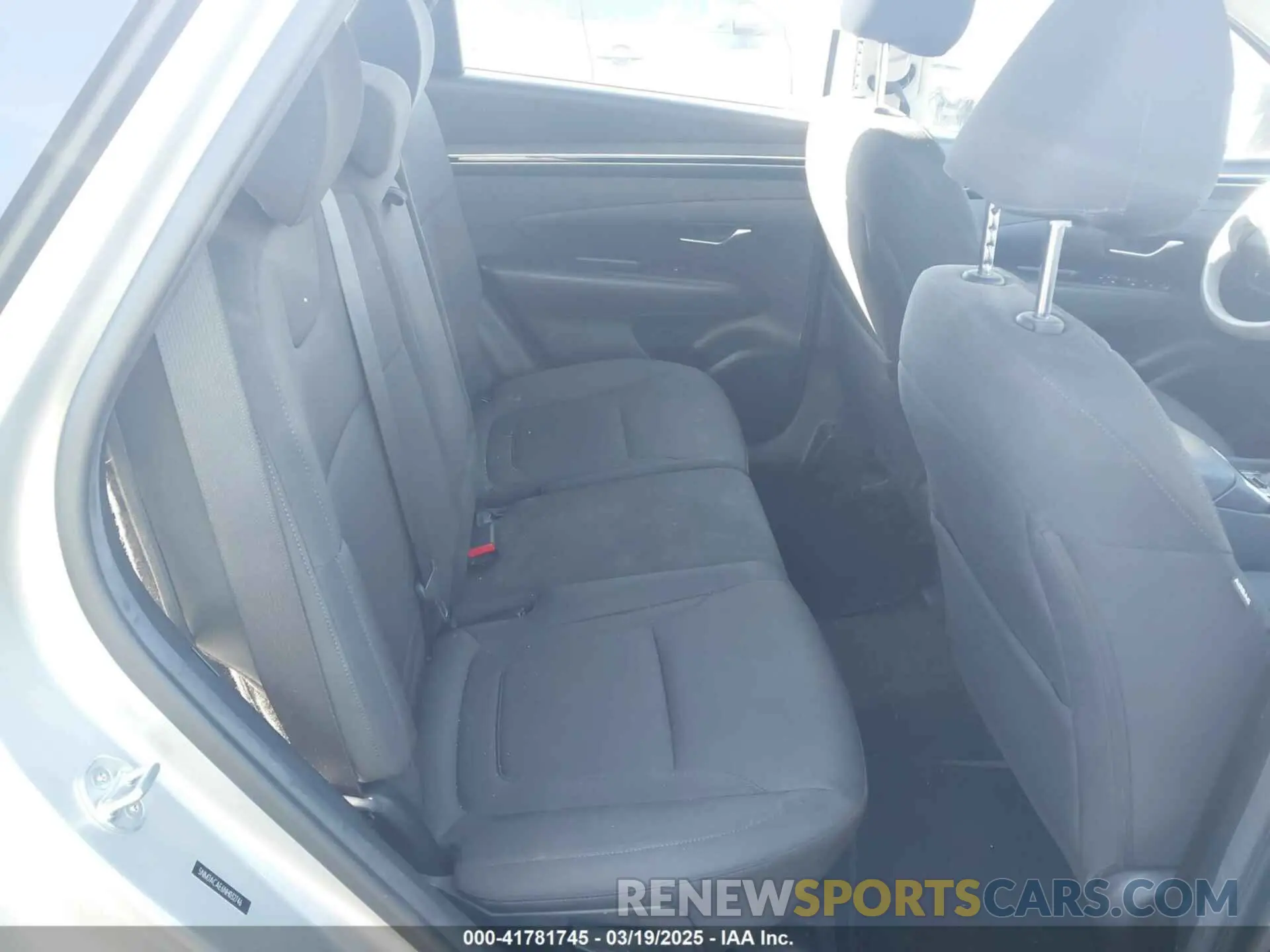 8 Photograph of a damaged car 5NMJACAE6NH032746 HYUNDAI TUCSON 2022