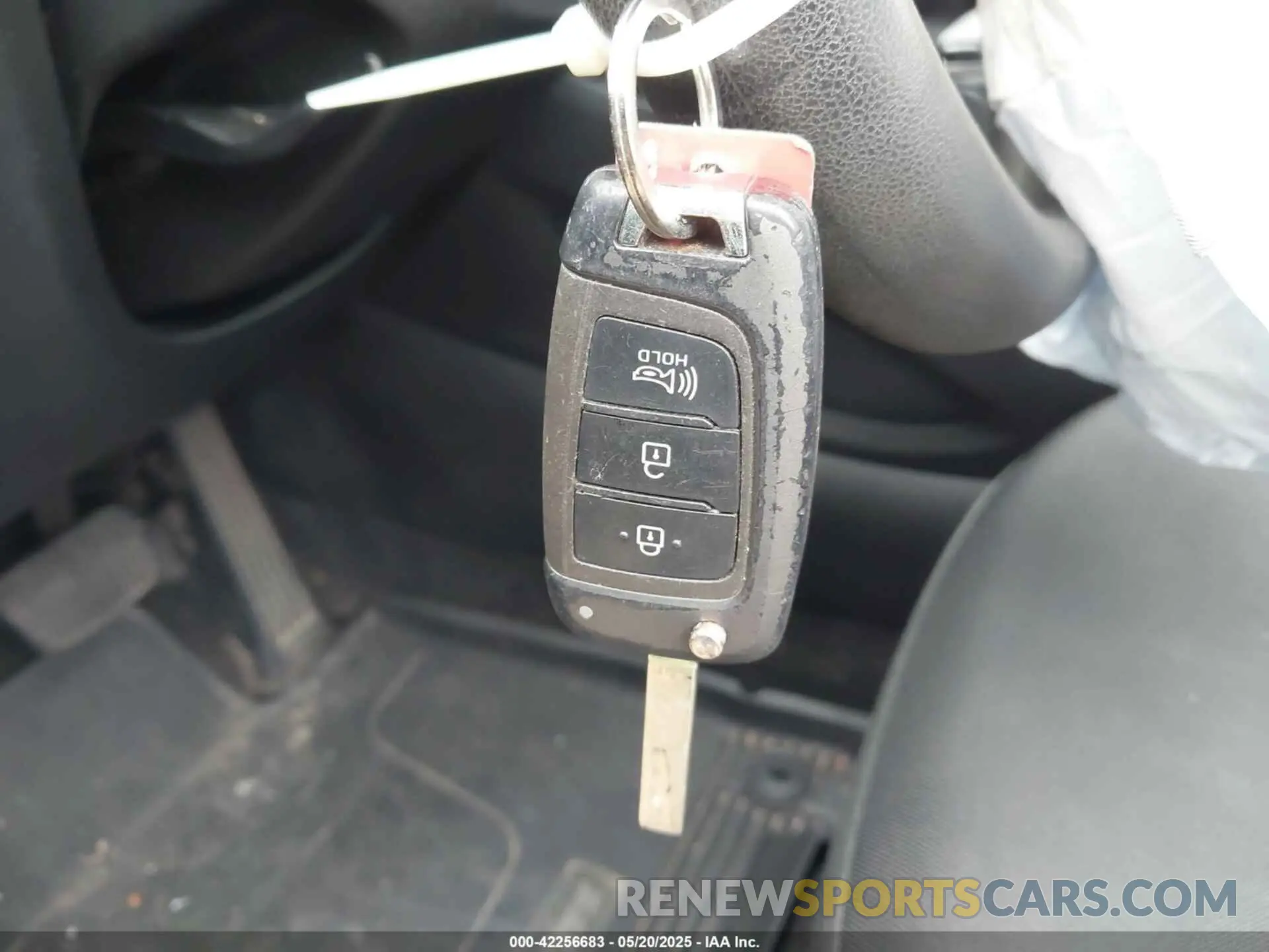 11 Photograph of a damaged car 5NMJACAE6NH085866 HYUNDAI TUCSON 2022