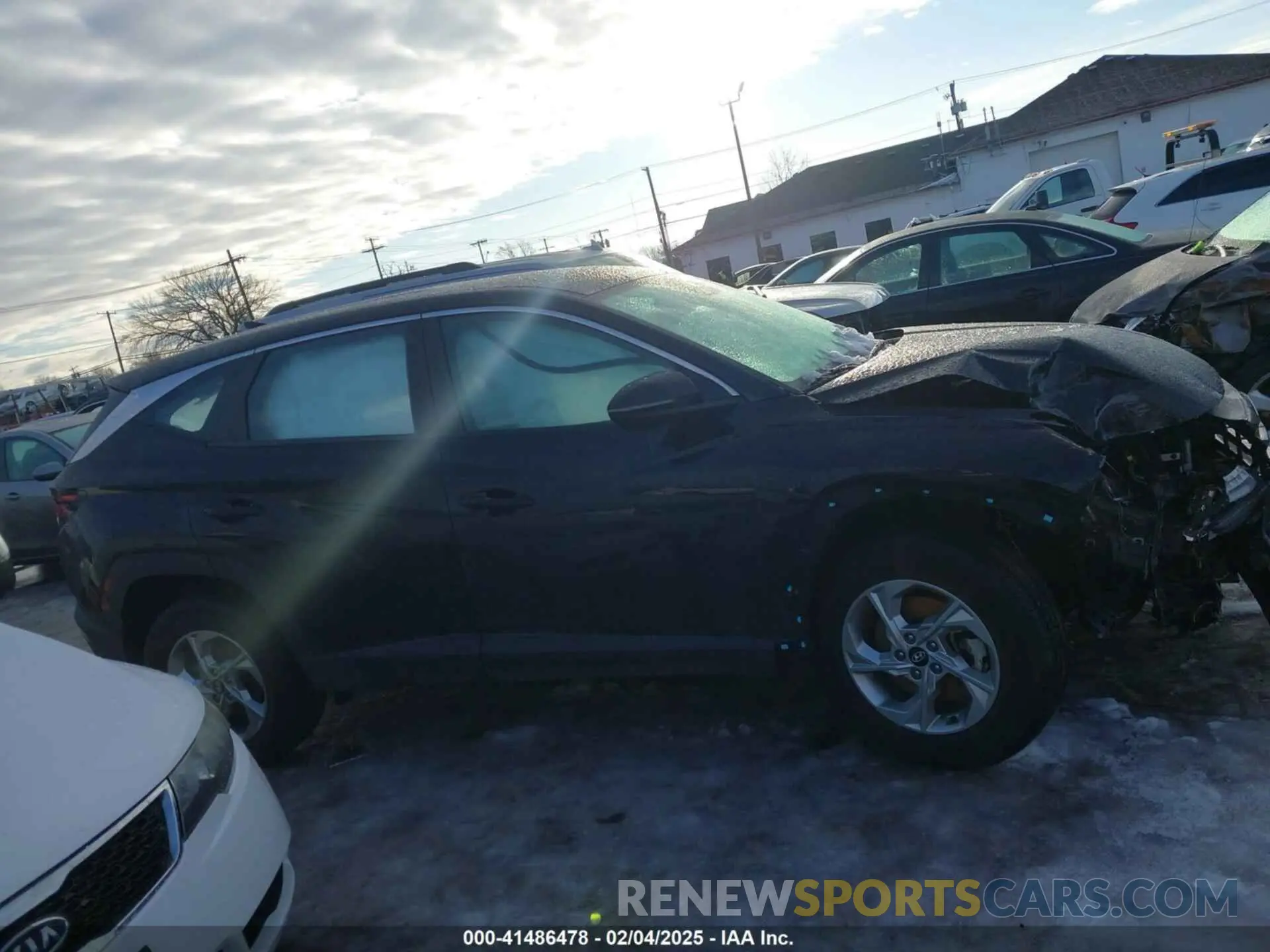 13 Photograph of a damaged car 5NMJACAE6NH094941 HYUNDAI TUCSON 2022