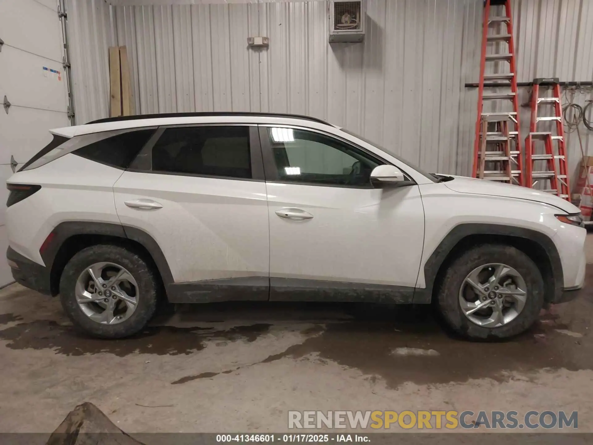 14 Photograph of a damaged car 5NMJB3AE0NH083009 HYUNDAI TUCSON 2022
