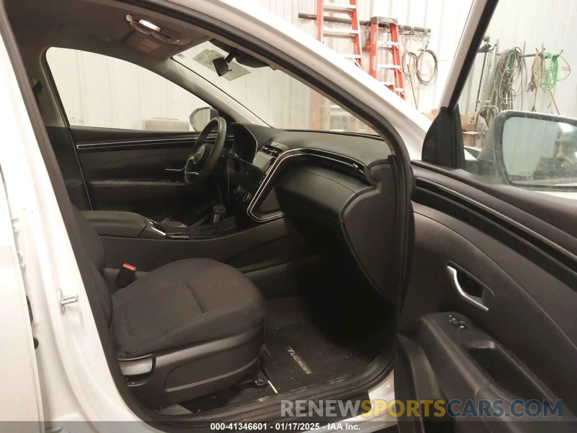 5 Photograph of a damaged car 5NMJB3AE0NH083009 HYUNDAI TUCSON 2022