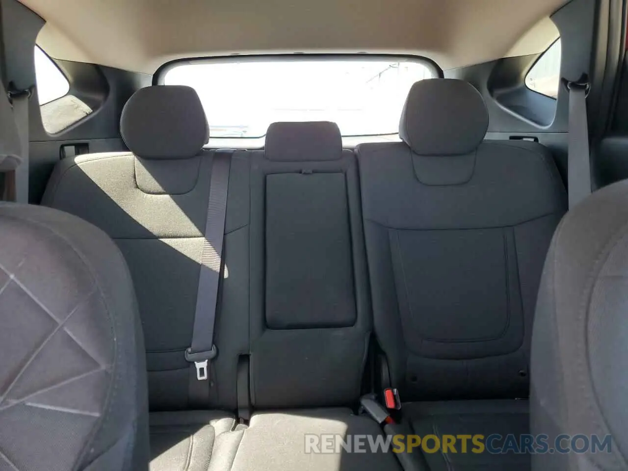 10 Photograph of a damaged car 5NMJB3AE0NH129664 HYUNDAI TUCSON 2022