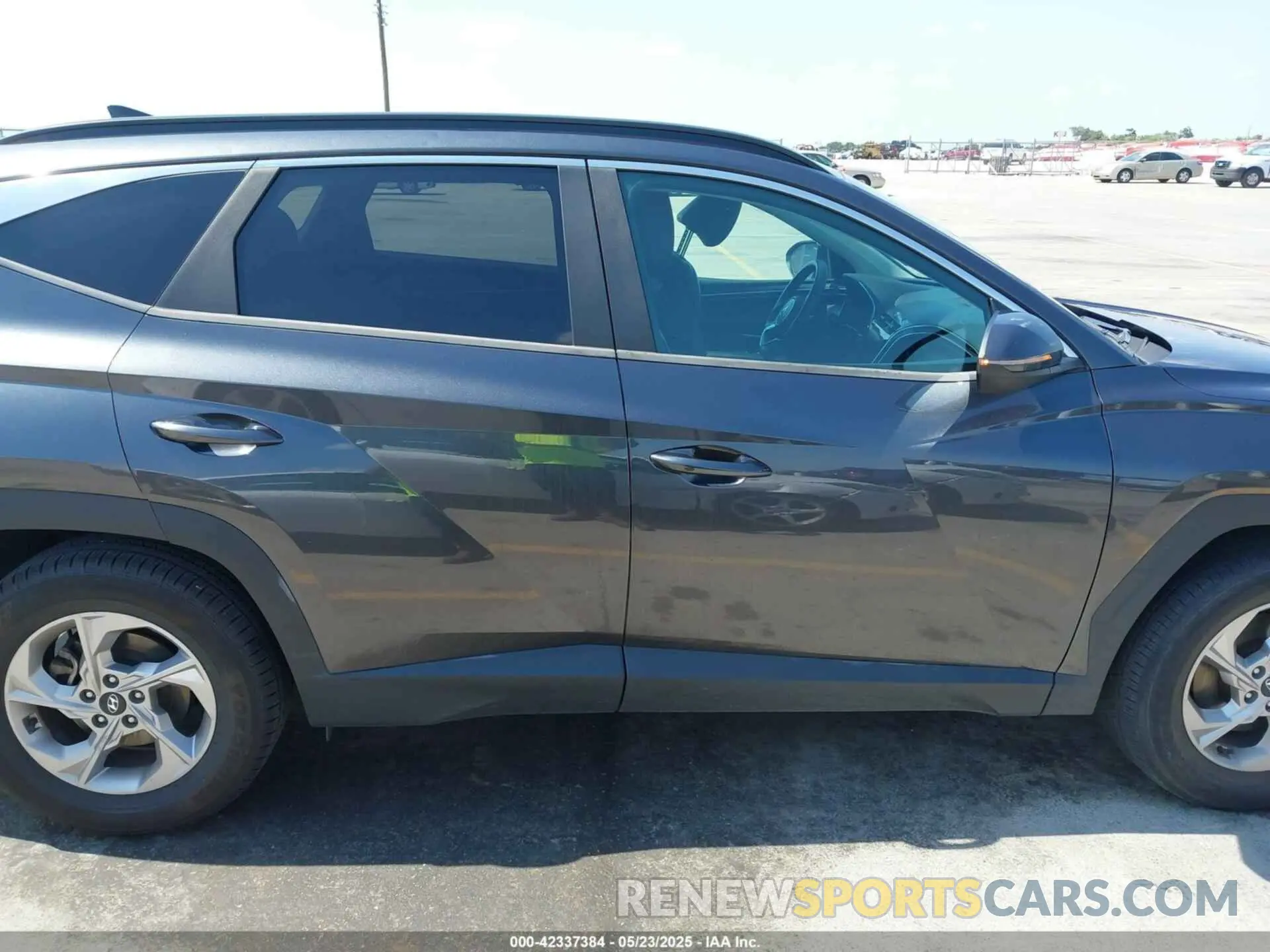 13 Photograph of a damaged car 5NMJB3AE1NH008268 HYUNDAI TUCSON 2022